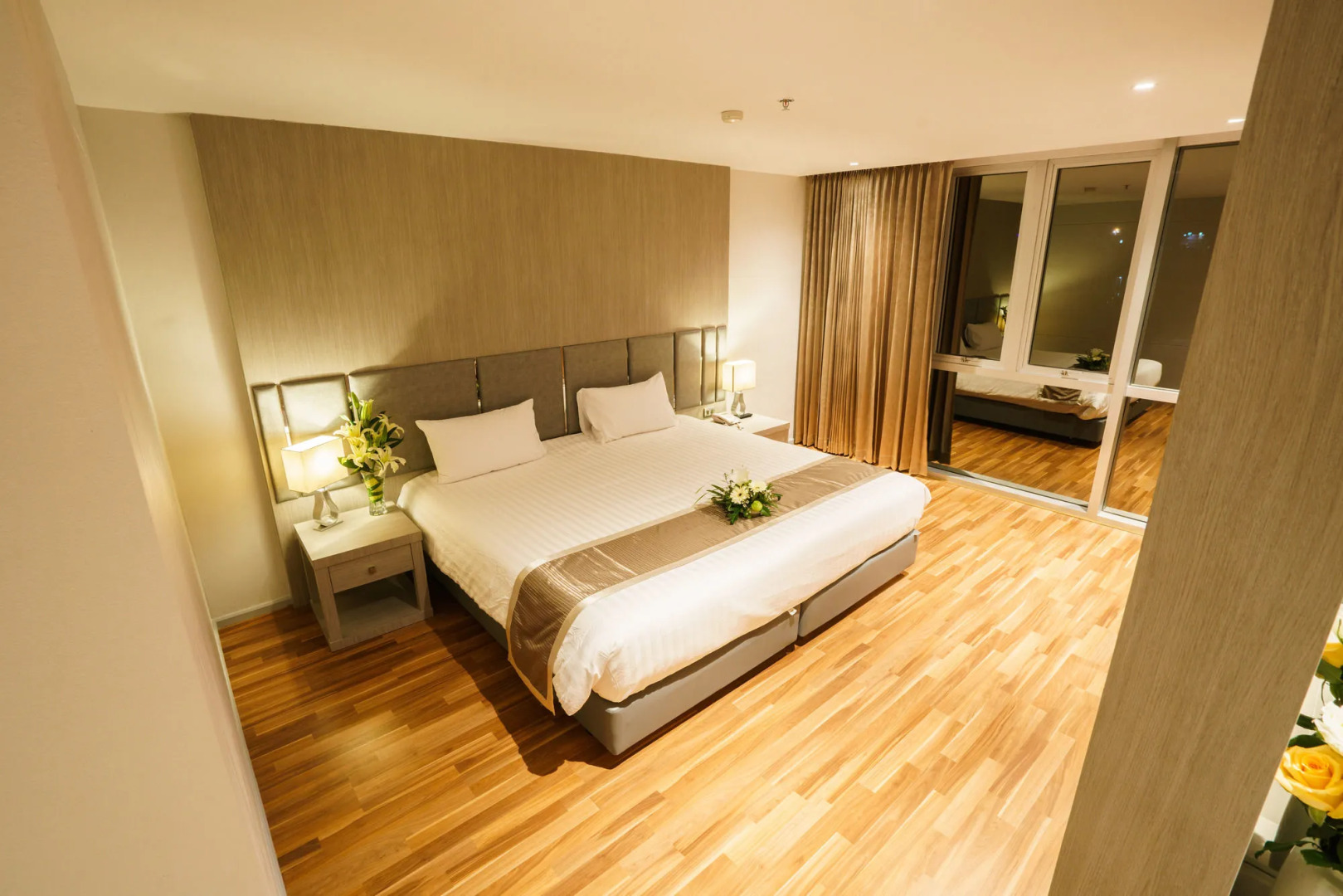 New Season Square Hotel