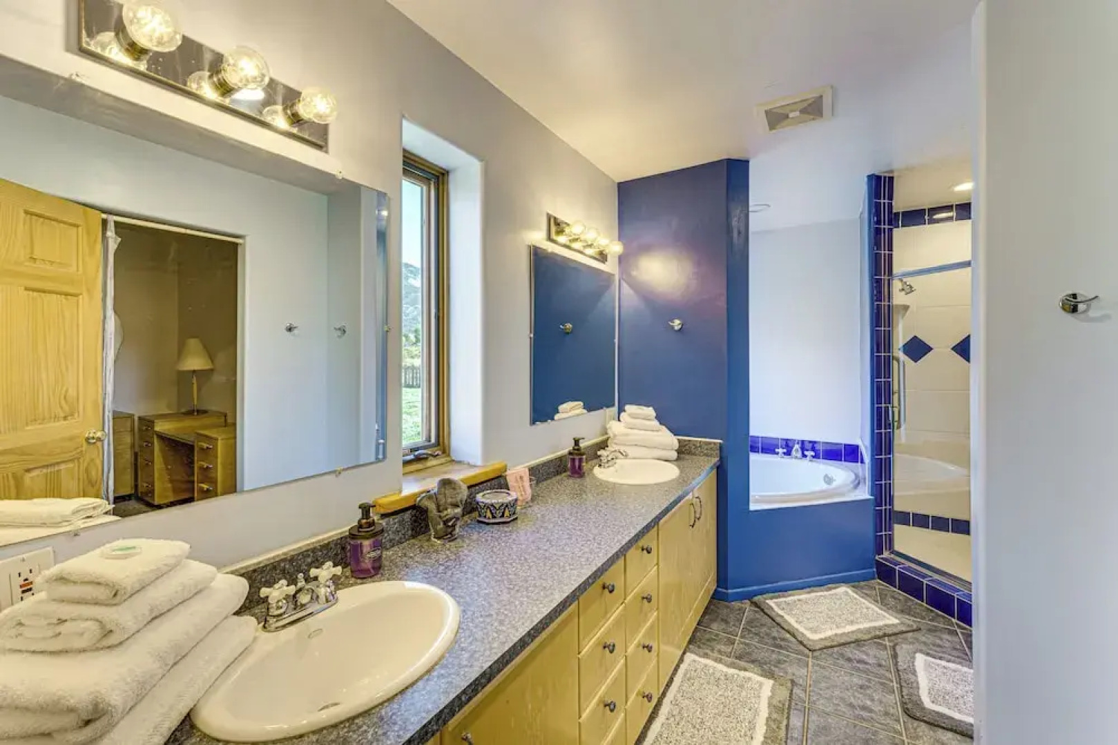 10 Mi to Taos Ski Valley: Mtn-view Duplex w/ Deck!