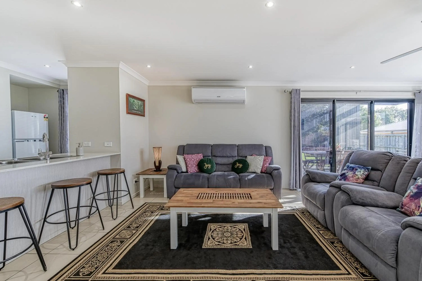 Seabreeze Haven -Wifi, Netflix, pet friendly beach house