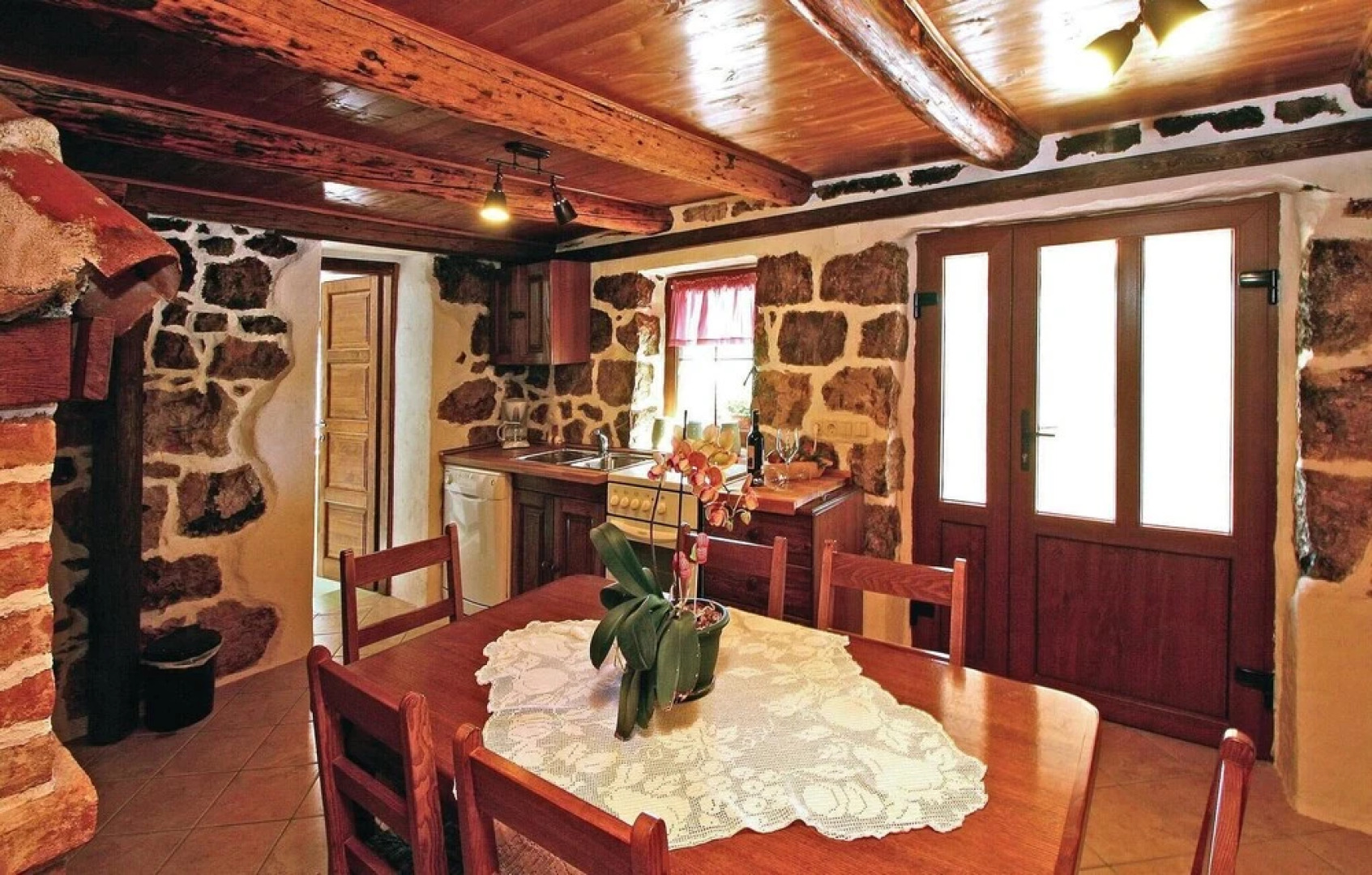 Awesome Home in Supetarska Draga With Wifi and 2 Bedrooms