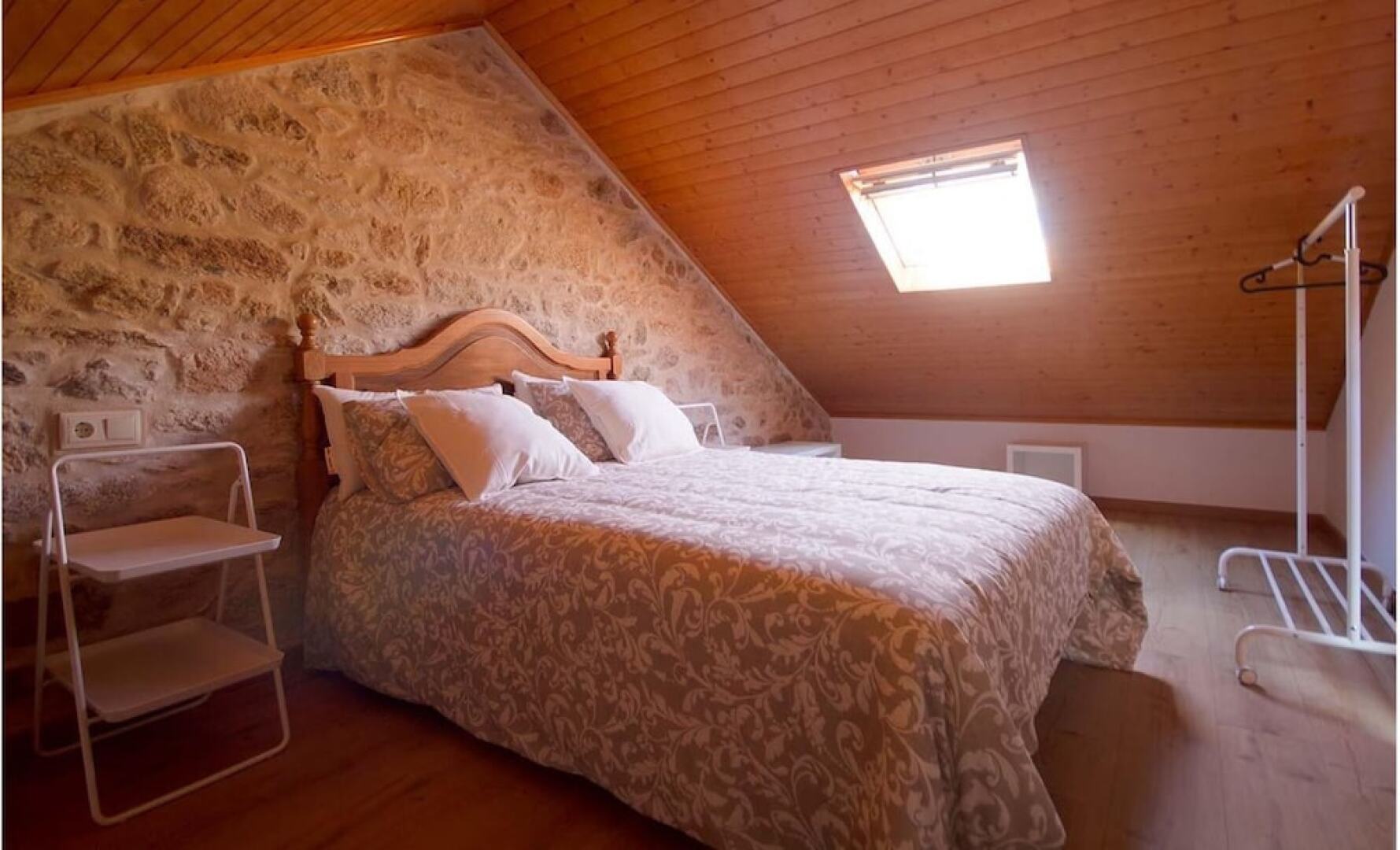 House - 4 Bedrooms with WiFi - 107751