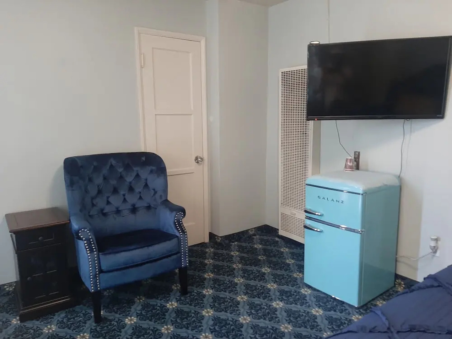 The New Star Motel with Studio-Kitchens: 1950s Extended-Stay Lodging and Retreat Center