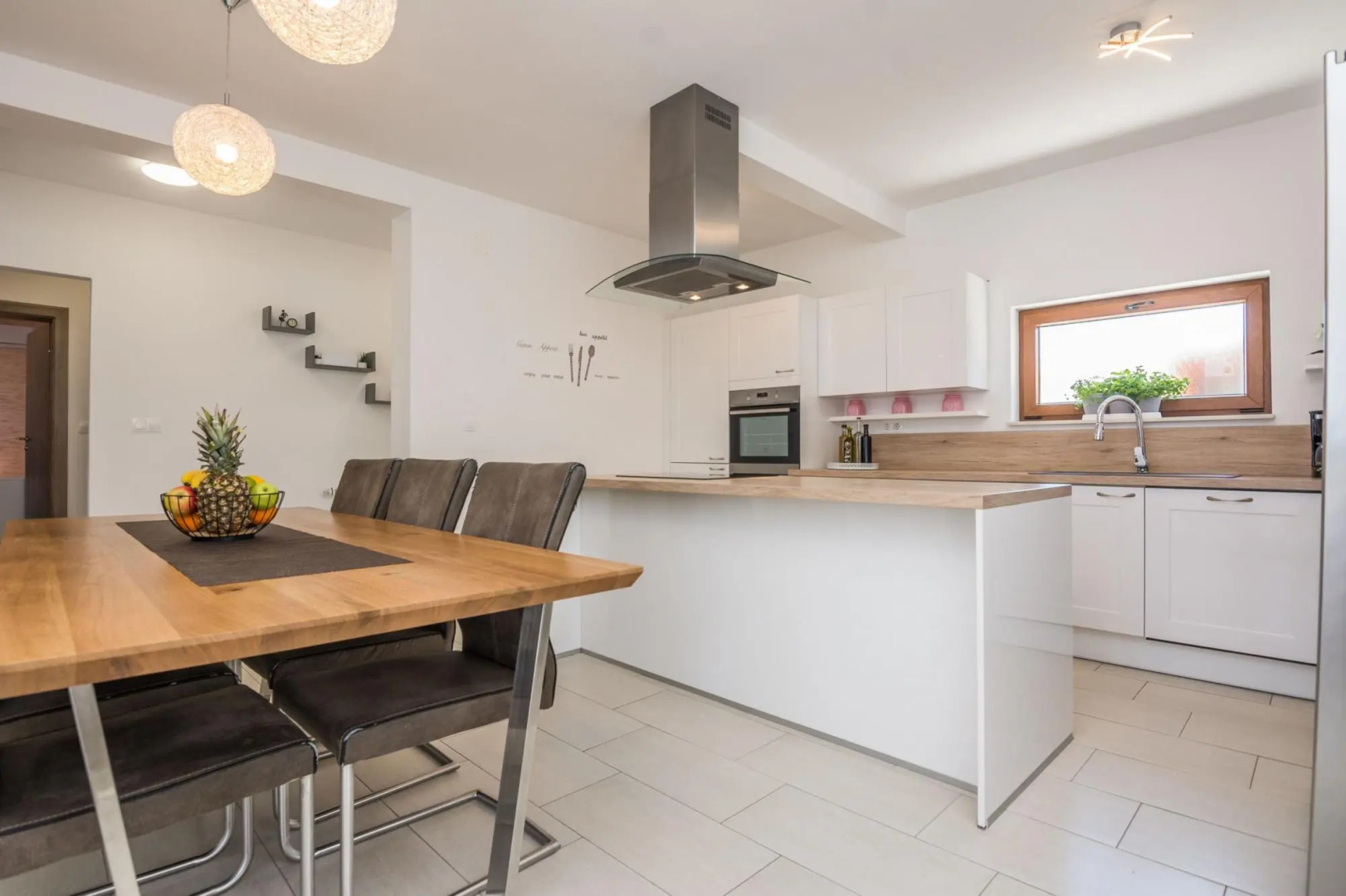 Villa M&M in Vrana with 4 bedrooms and 3 bathrooms