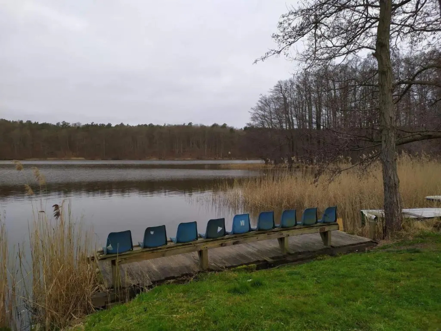 Szary Domek Nad Jeziorem 2