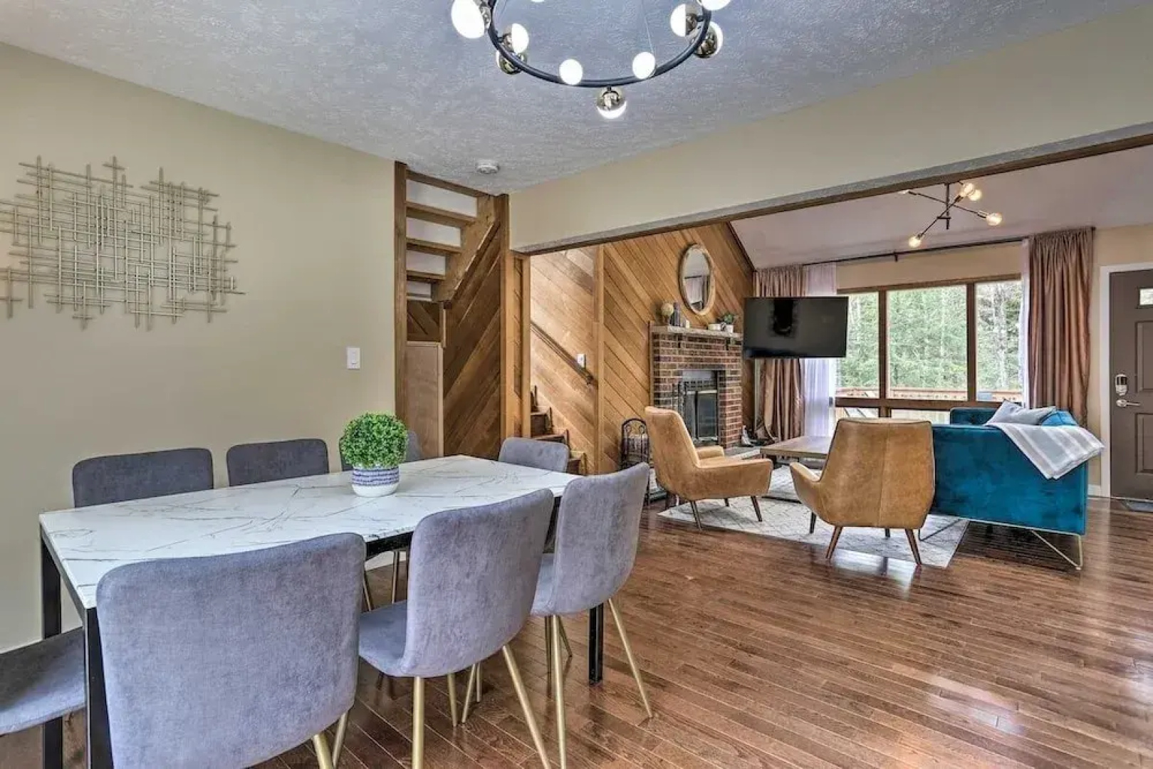Luxury Home With Modern Finishes - Game Room & Hot Tub - Pocono Mountains 3 Bedroom Home by Redawning