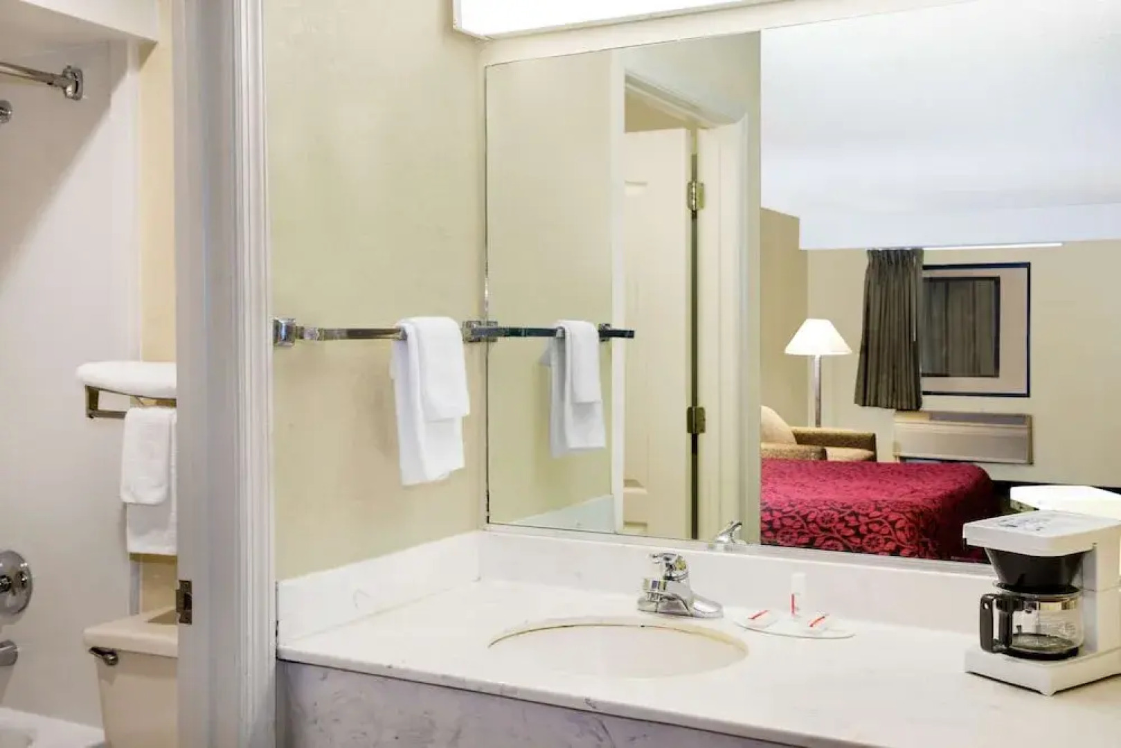 Days Inn & Suites Columbia Airport