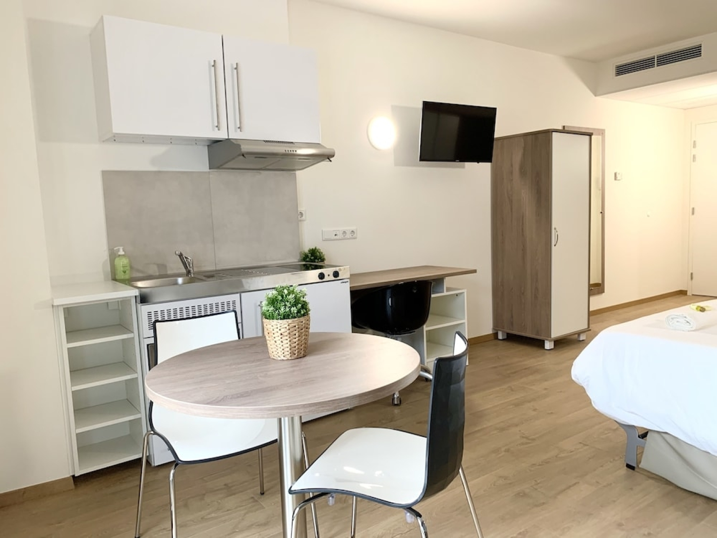 Modern Studio - Heart Of Historic District Belval