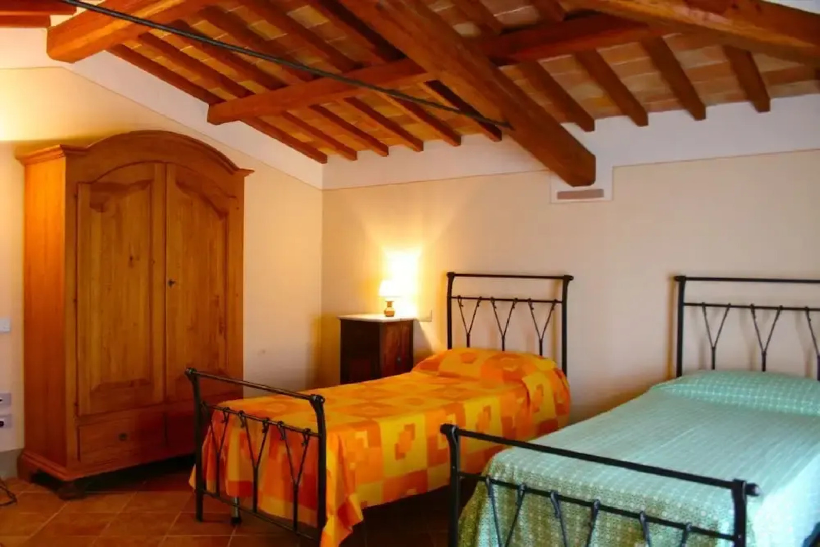 Stunning private villa for 8 guests with private pool, WIFI, TV, terrace, pets allowed and parking