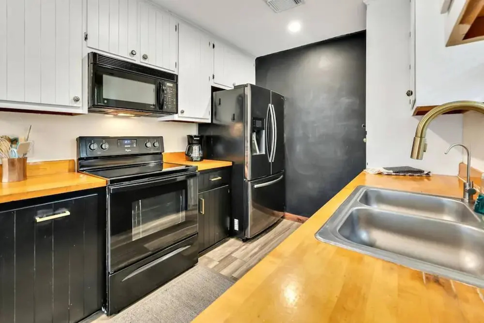 New Cozy Retreat Located 15 Minutes to Waco