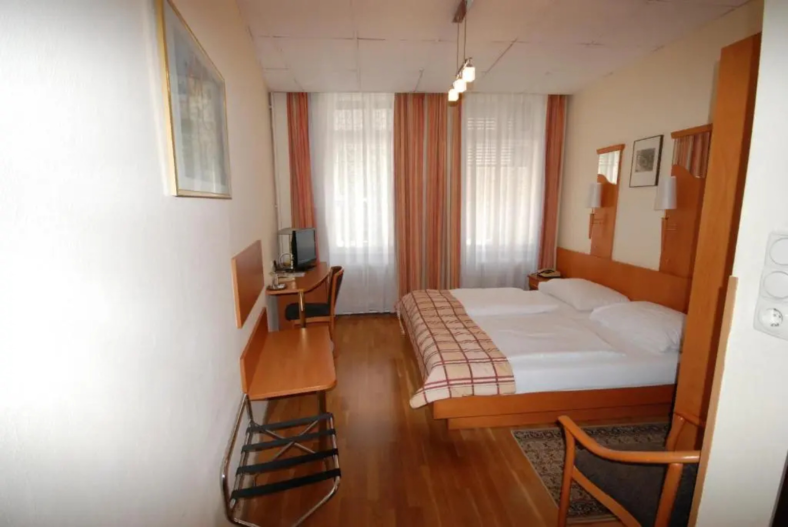 Continental Hotel-Pension