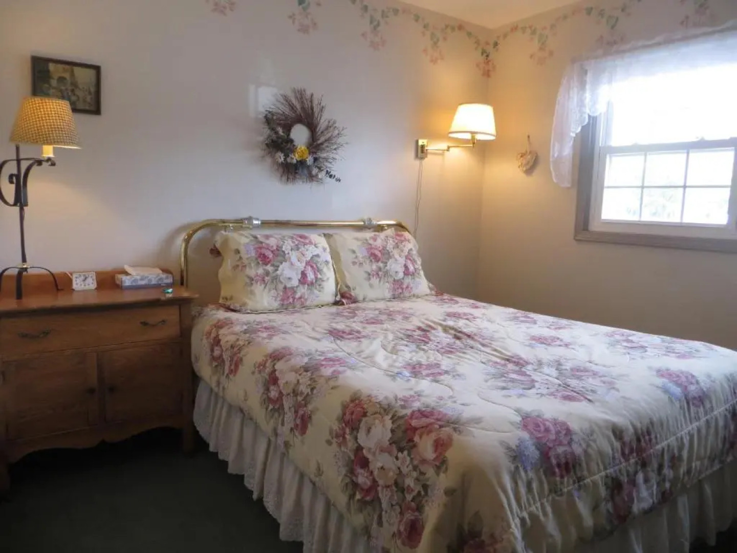 Snyder's Shoreline Inn