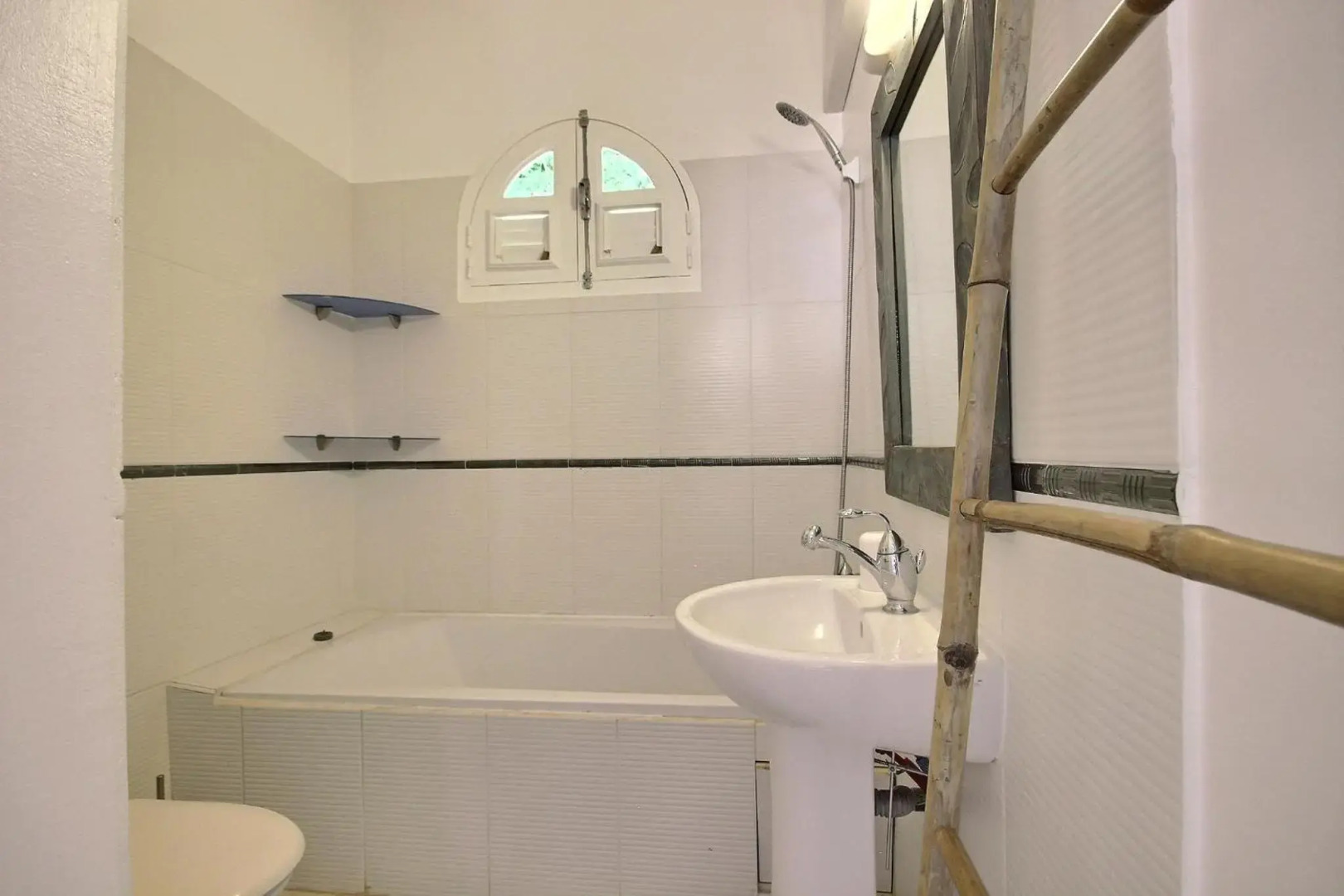 Villa Palmier rouge : 3 ch, piscine à débordement, vue mer et végétation