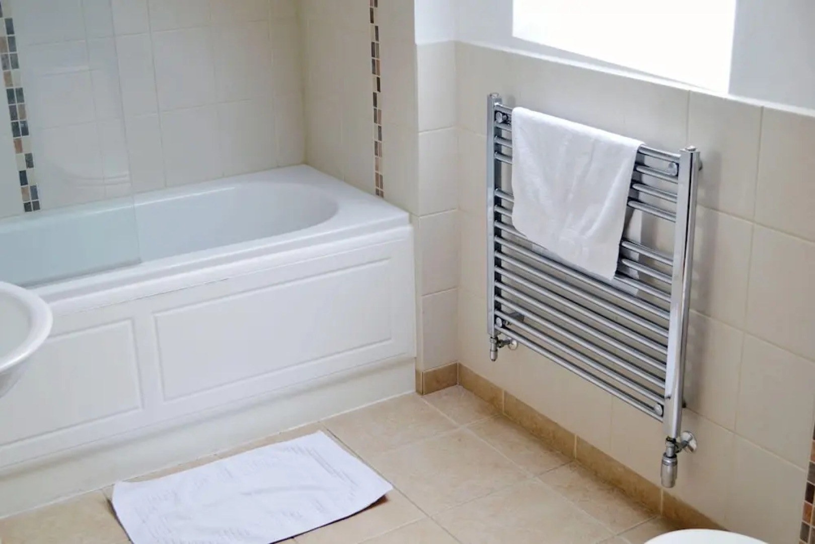 A beautiful conversion of a 400-year-old threshing barn. Pet-friendly.