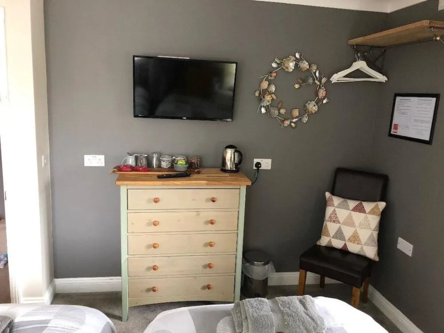 Crossvilla Guest House & Tea Room