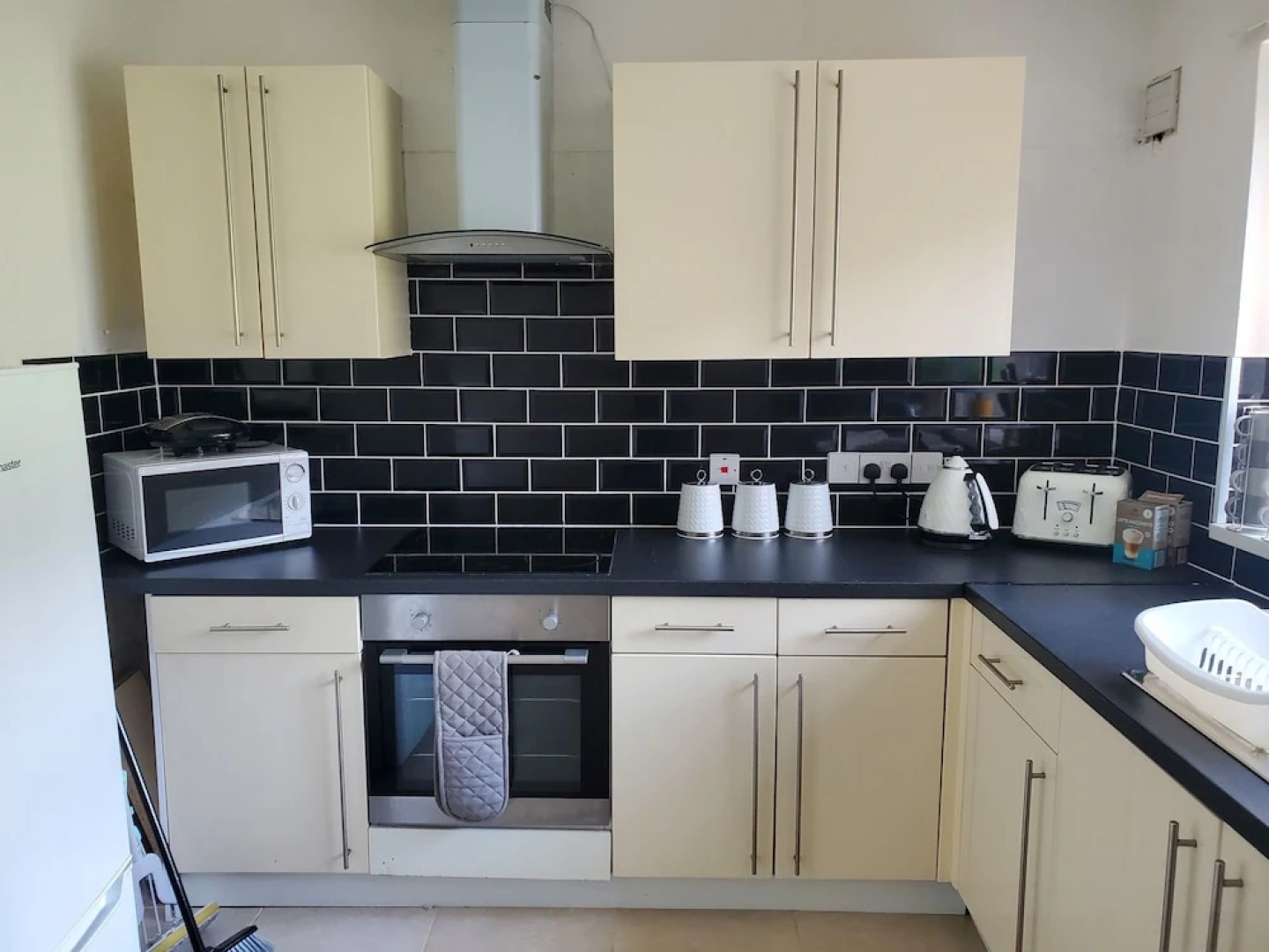 Stunning 2-bed Flat in Haverfordwest