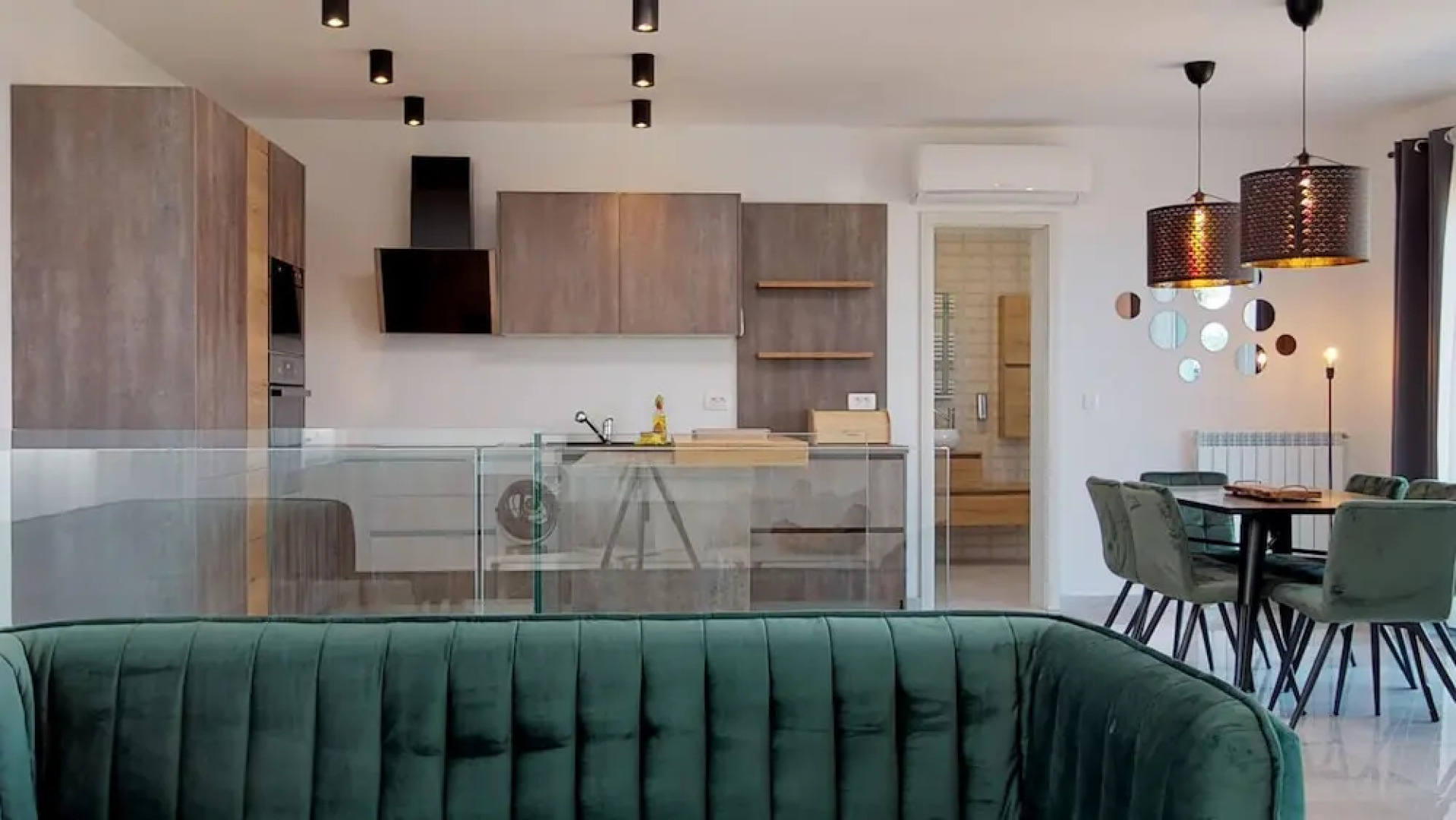 Charming Coastal Escape With Sea Views - 7 Guests