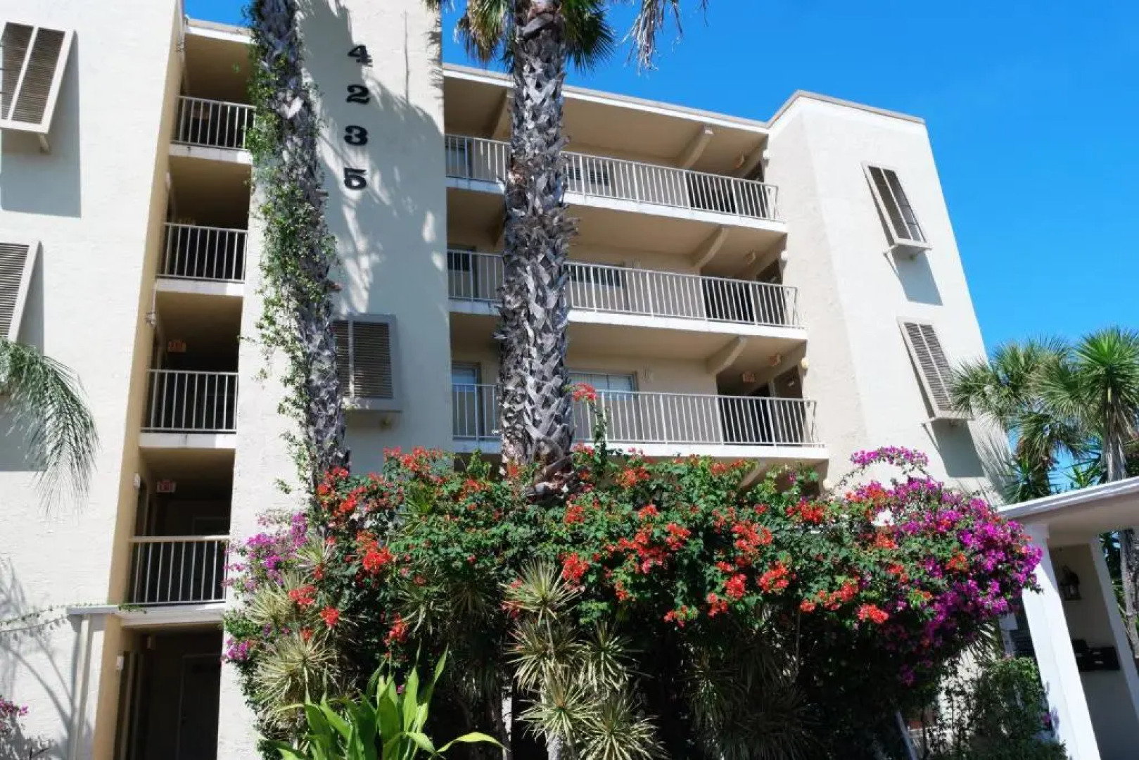 Gulf and beach view apartment 403