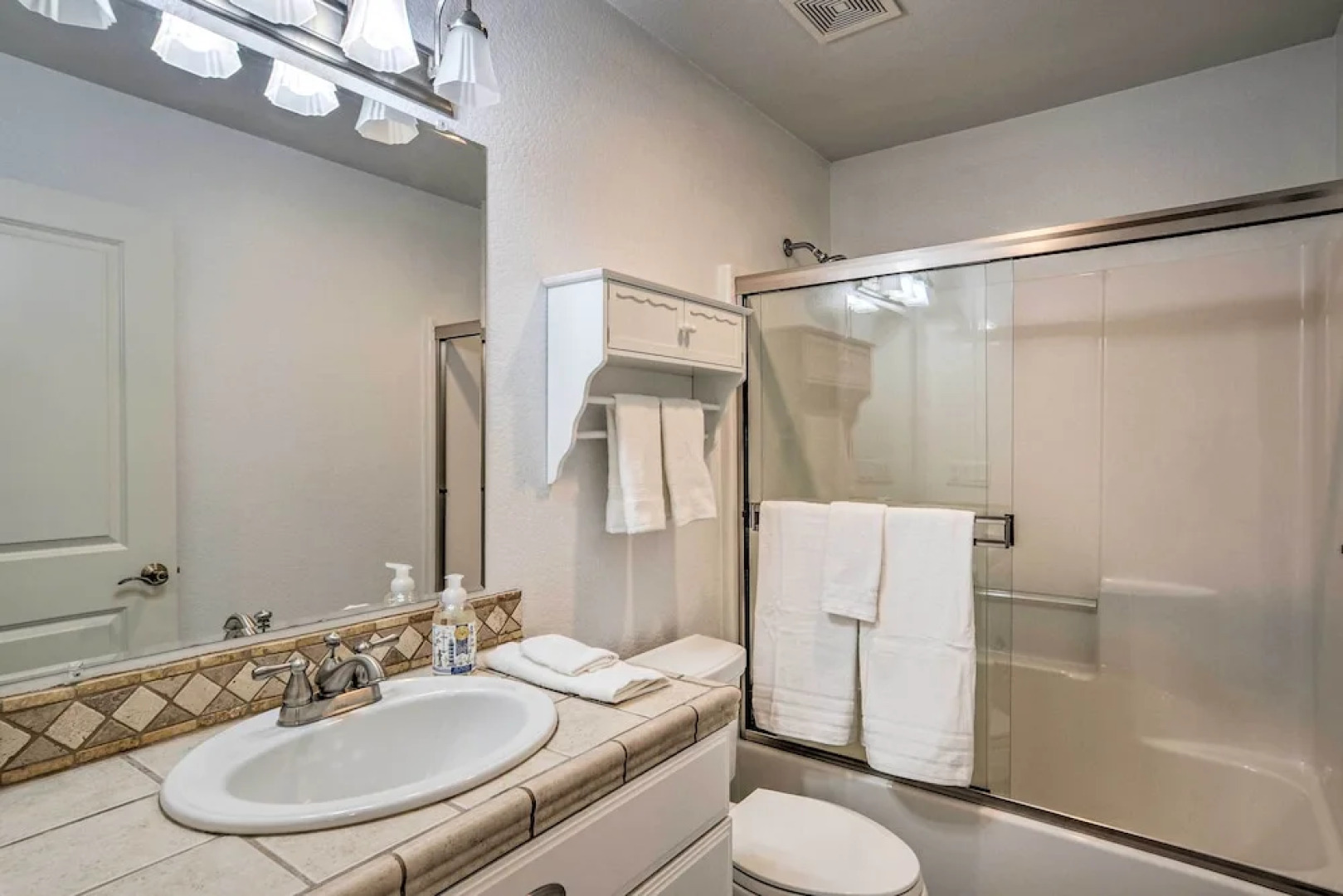 Klamath Falls Home w/ Resort Amenities!