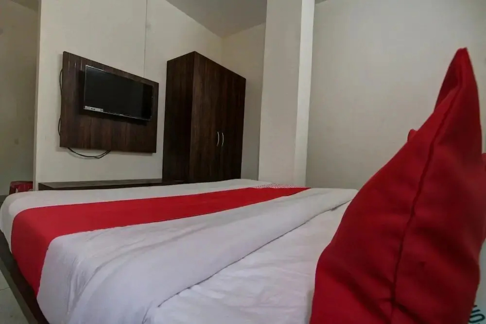 Kruthika Comforts By OYO Rooms