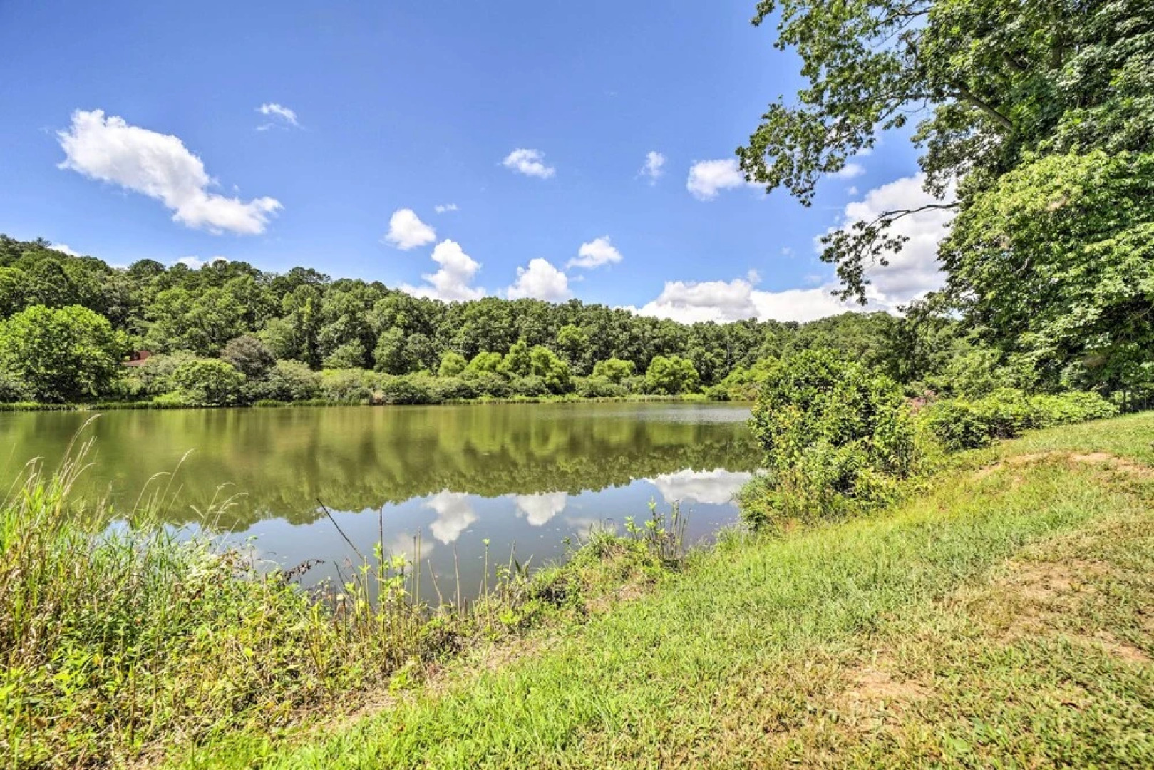 Cozy Franklin Cottage w/ Waterfront Views!