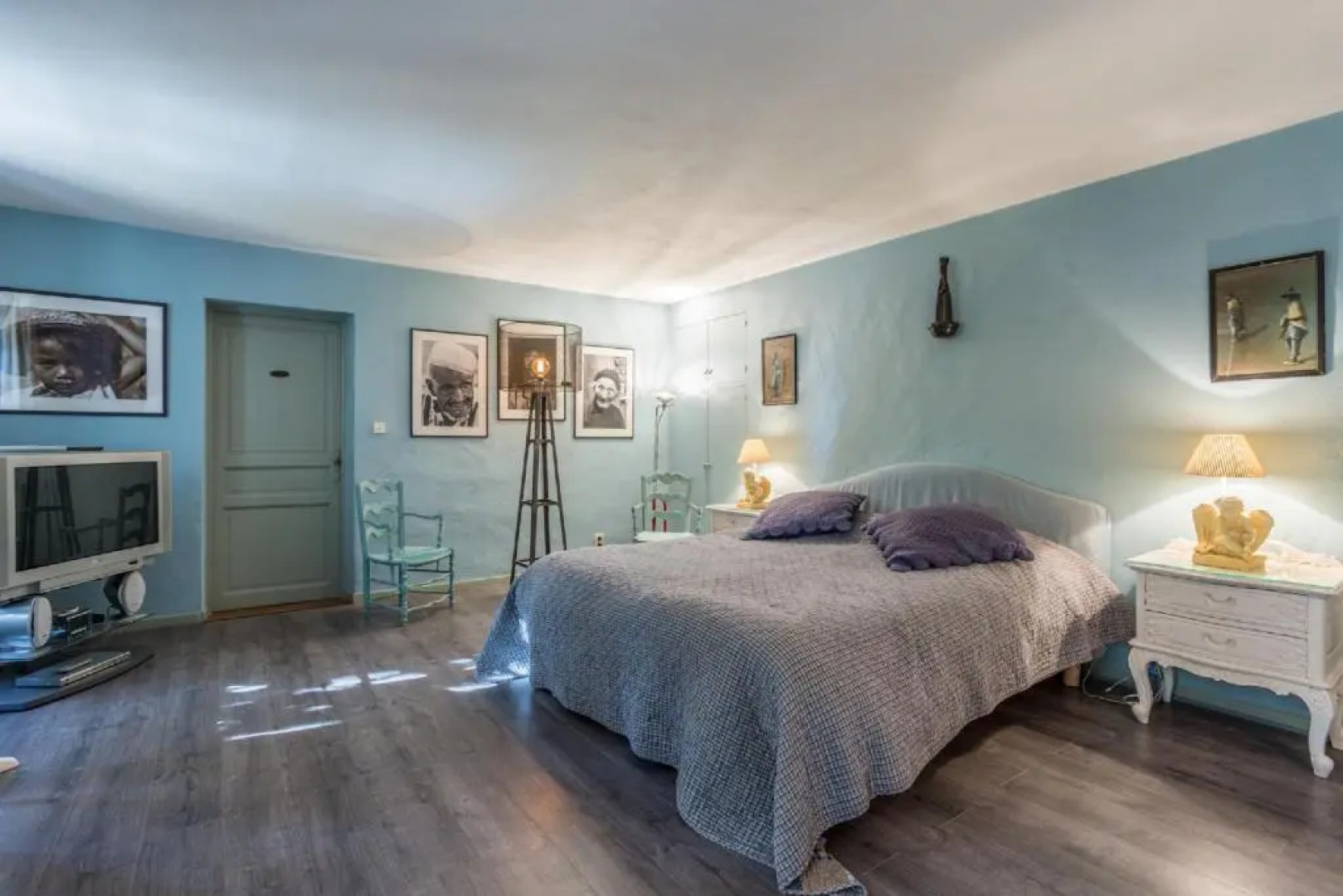 Superbe Mas Provençal 600m2 avec une Superbe Piscine Chauffée et très grand jardin 9000m2, situé au cœur du Luberon en campagne proche de L'Isle sur la Sorgue, 12 personnes, LS2-17 FIGNOULADO