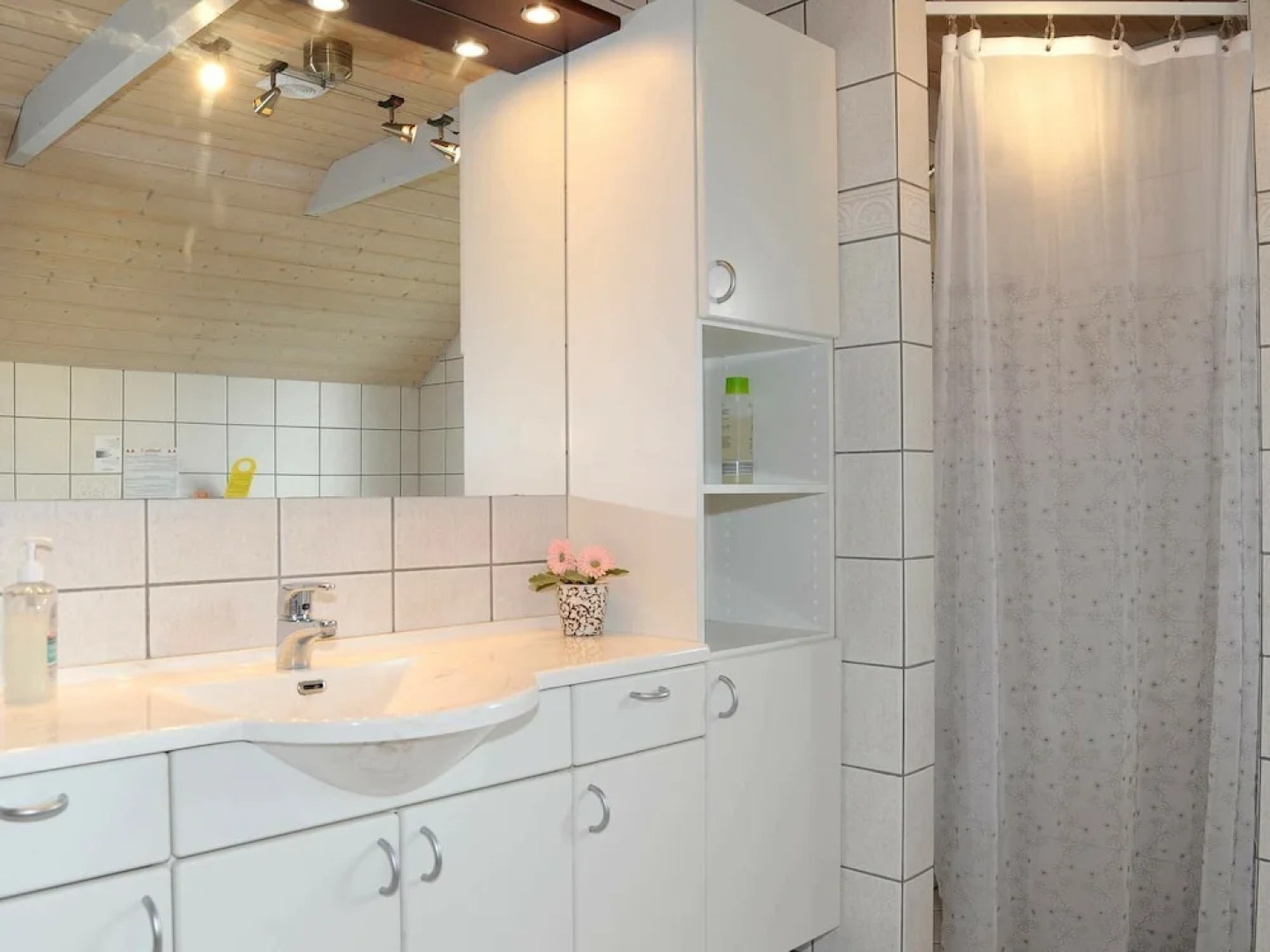 Restful Holiday Home in Ringkøbing With Whirlpool