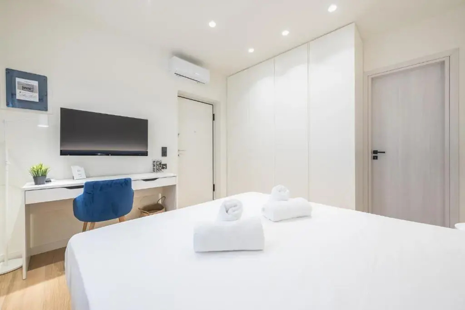 The Asprogeraka - self check-in rooms