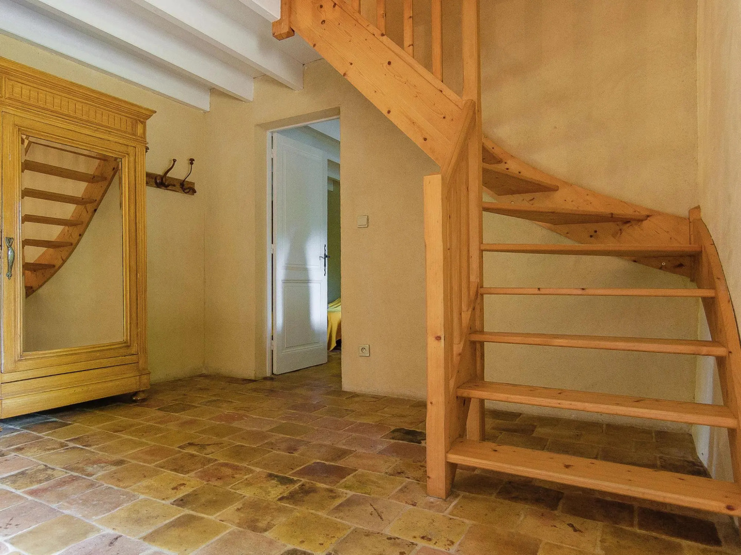 Sprawling Mansion in Aquitaine with Swimming Pool