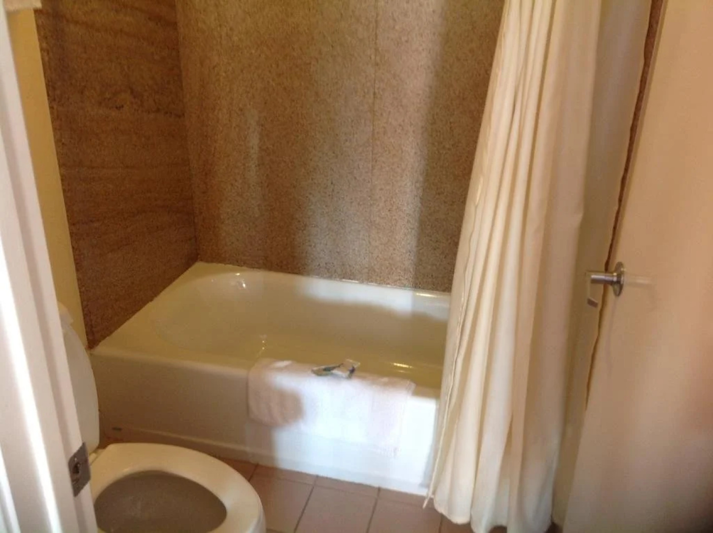 Hometowner Inn And Suites