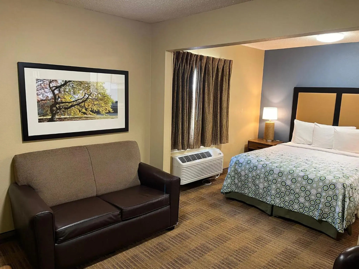 HomeTowne Studios & Suites by Red Roof Greensboro