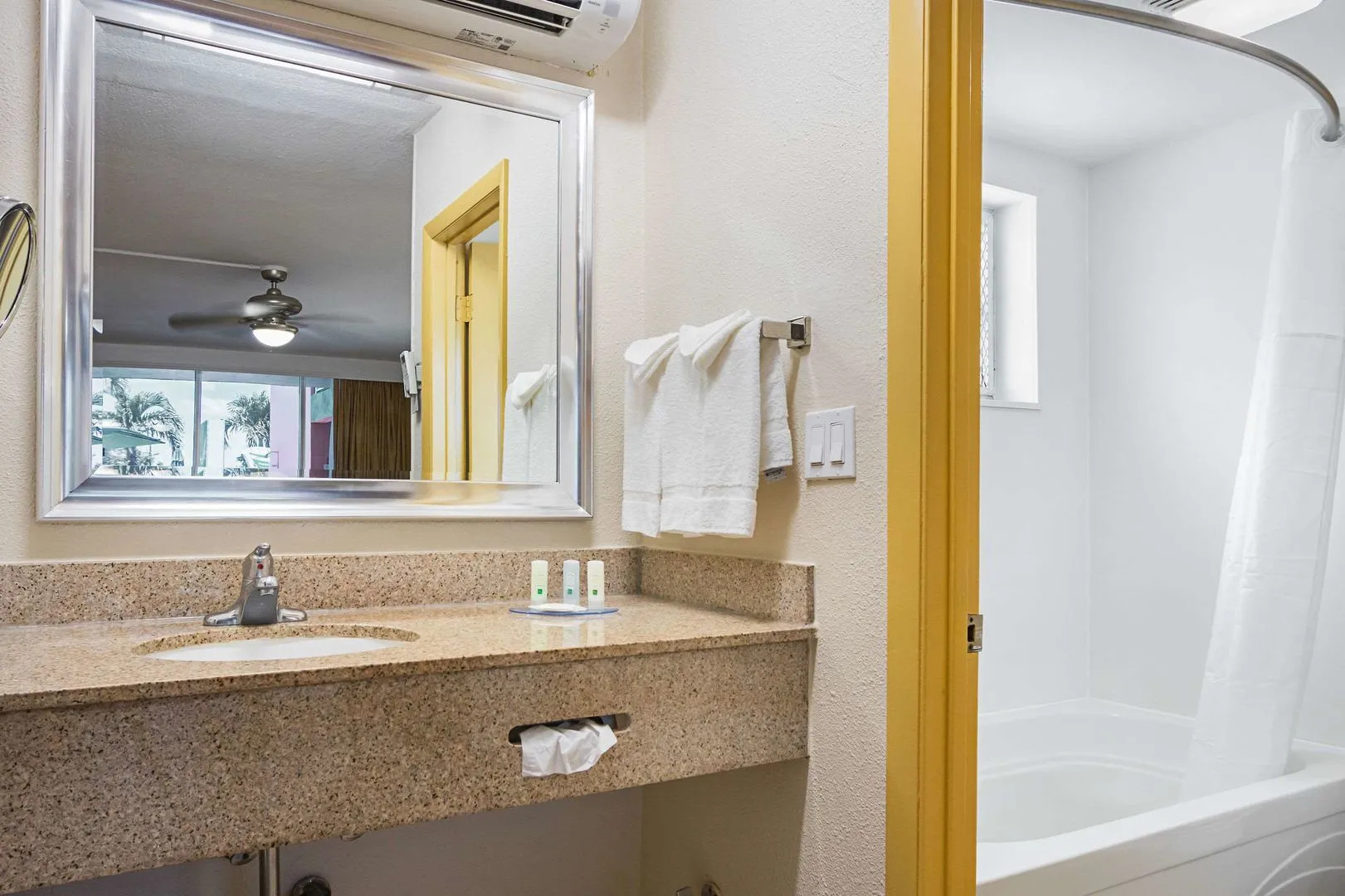 Quality Inn & Suites Airport/Cruise Port Hollywood