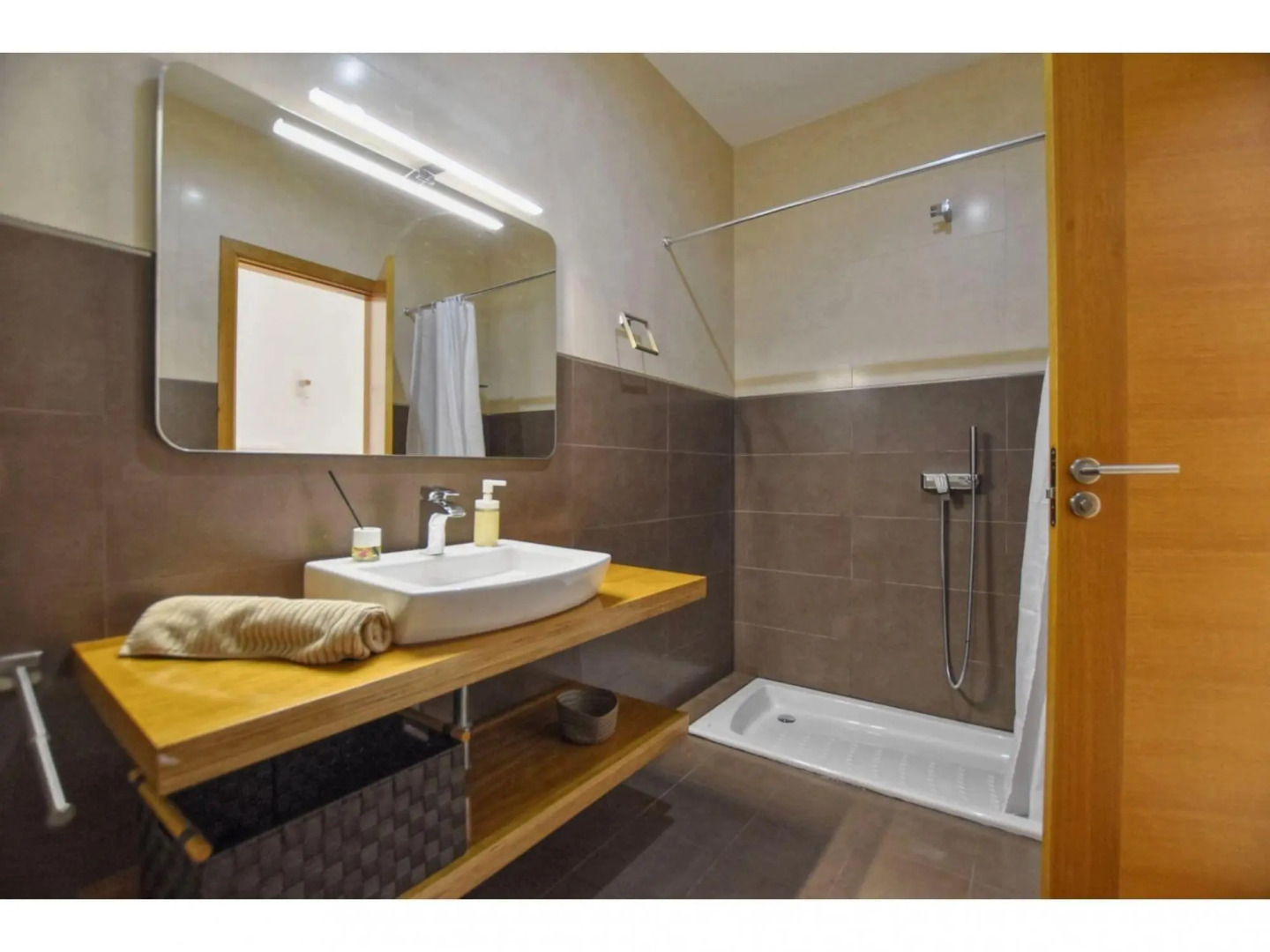 Recently Built Country House in a Minimalist Style, Private Pool Detached