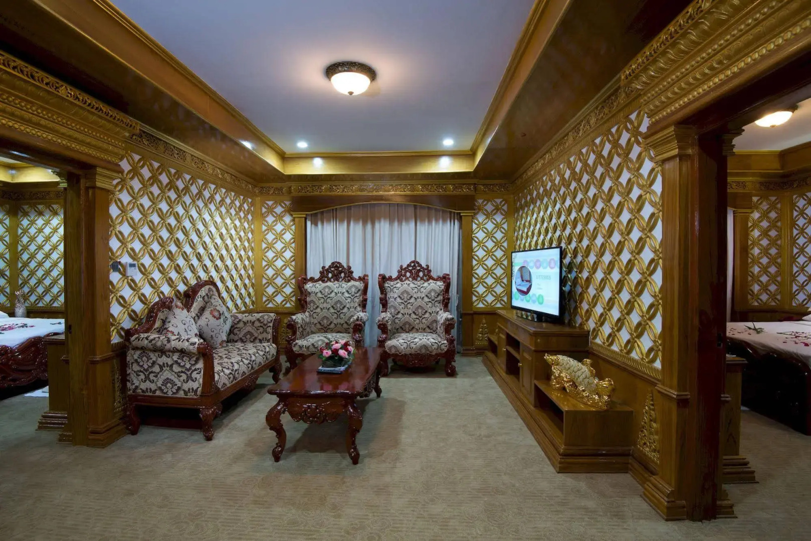 Su Tine San Royal Palace Hotel