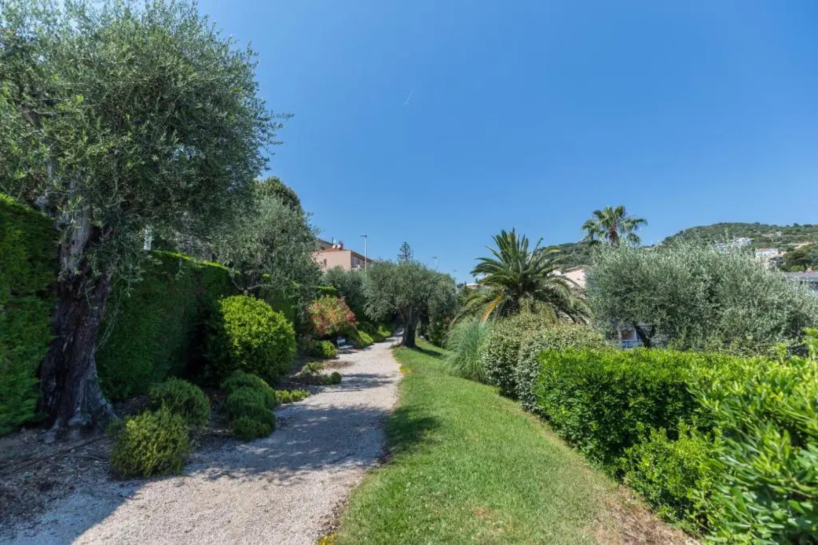 Sea View Park Swimming Pool & Tennis 2 Bdrs