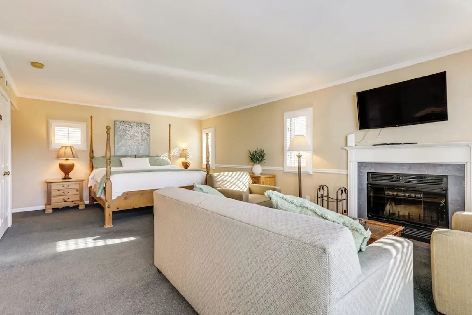 1 Mi to Mohegan Sun: Studio w/ Golf Course Views