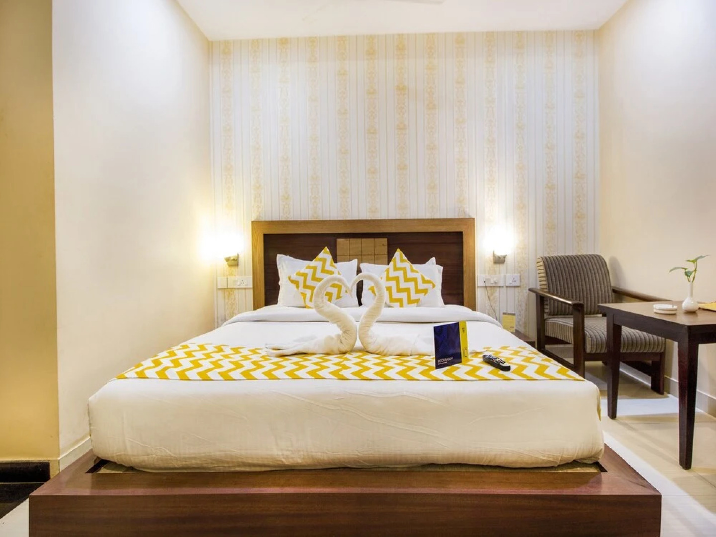 Hotel The Grand Bhavya Palace