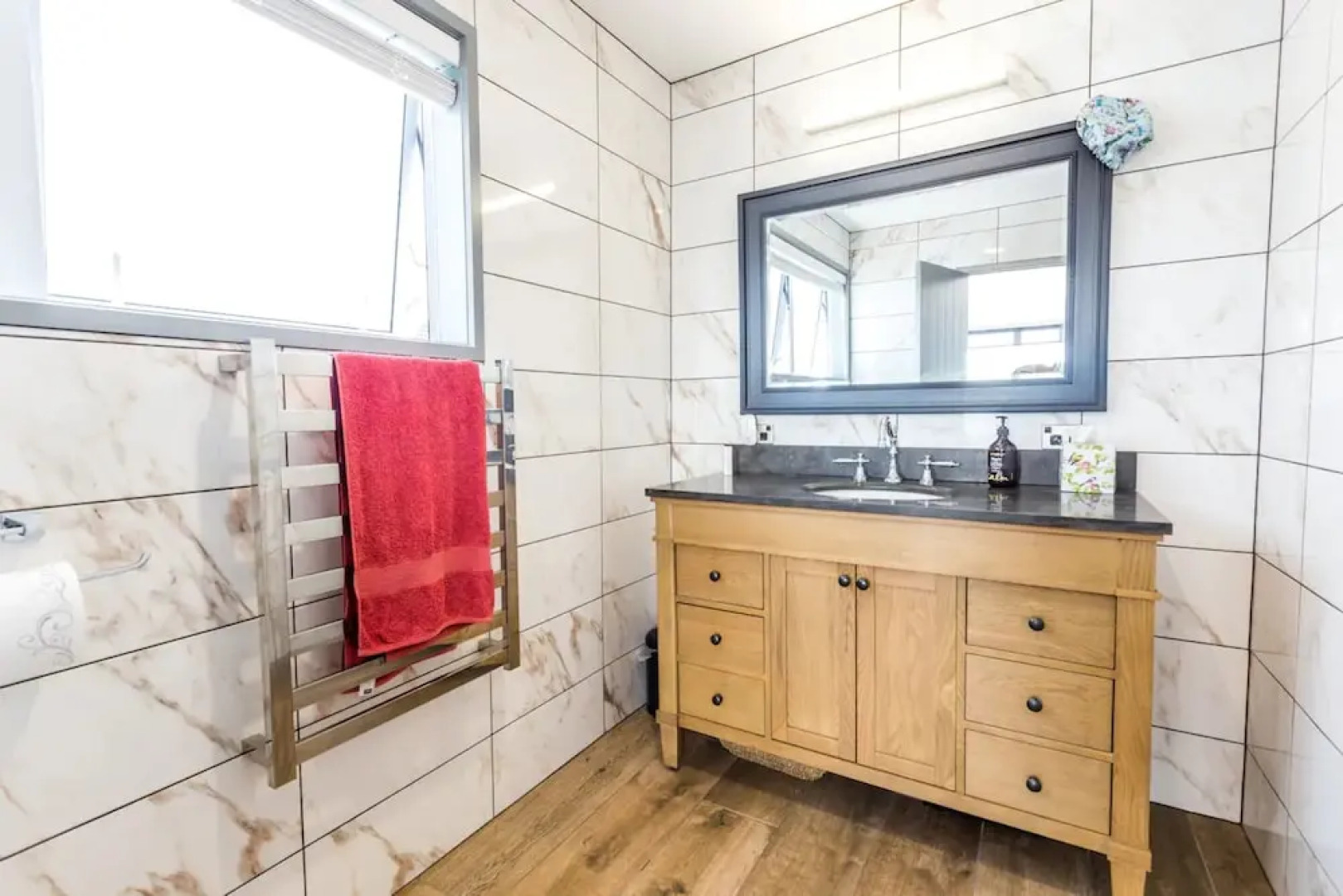 3 Bedroom Village Retreat Home With Sea Views