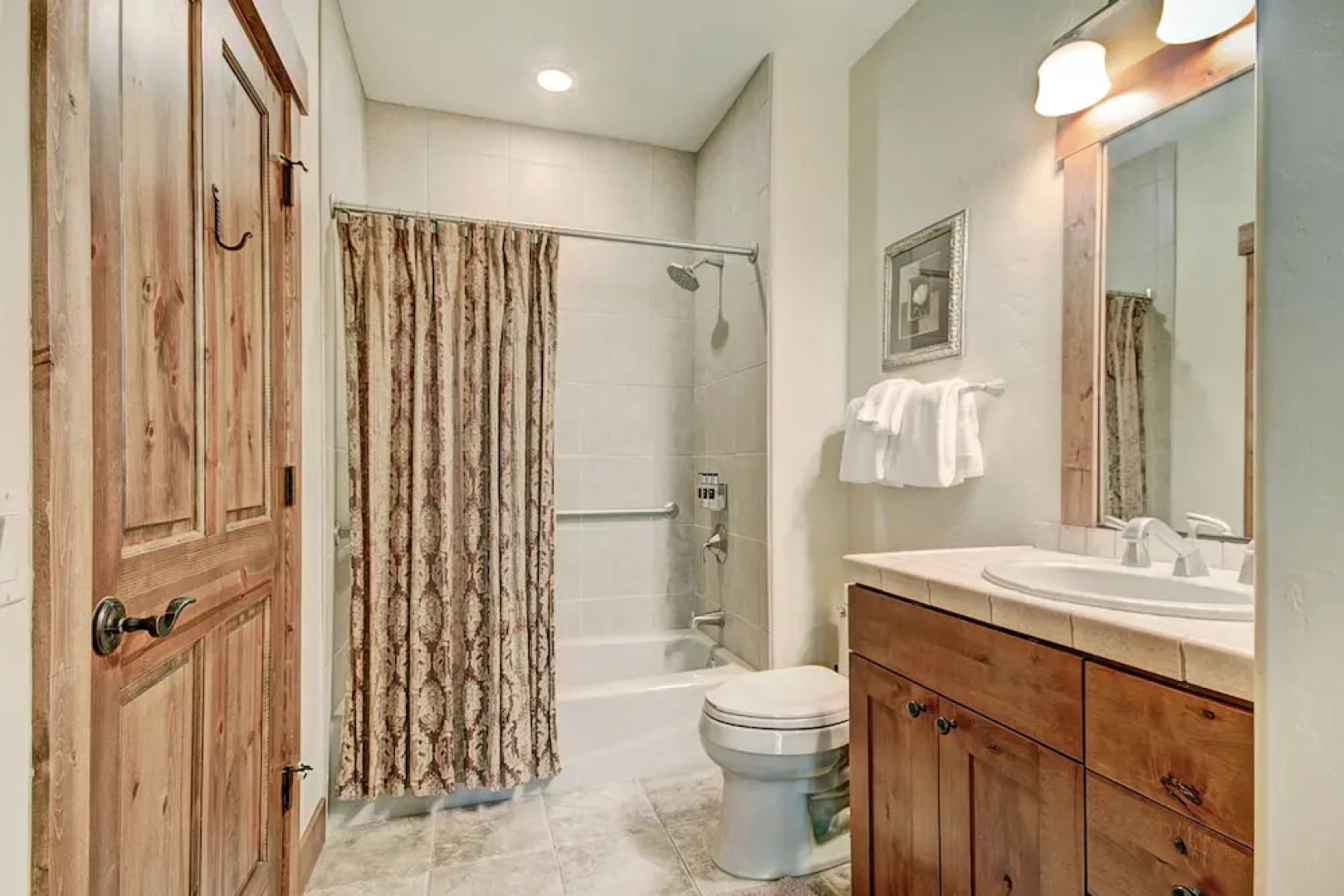 2br 2ba Winter  Walk To Historic Downtown + Gondola 2 Bedroom Townhouse by RedAwning