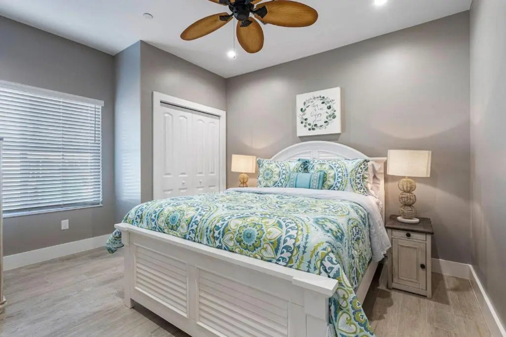 Bermuda Bungalows (Tropical Island Getaway)