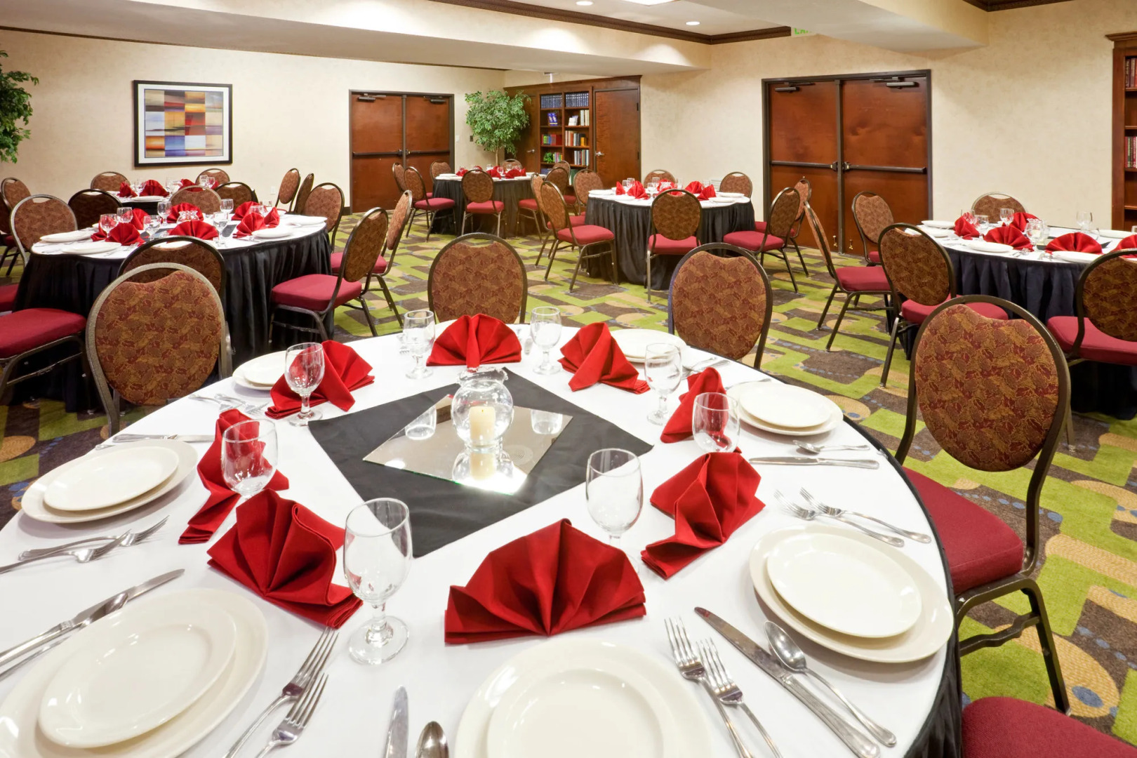 Holiday Inn Express & Suites Dallas Park Central Northeast by IHG