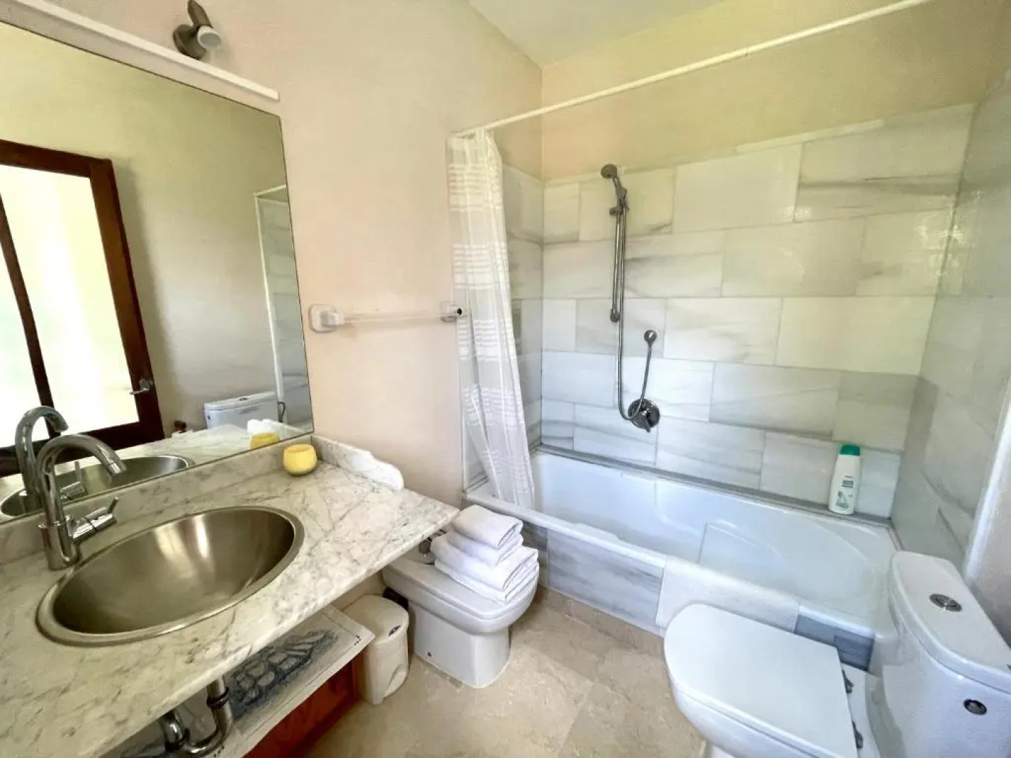 Son Jordi nou, beautiful villa near Alaro big swimming pool, BBQ mountain views 12people