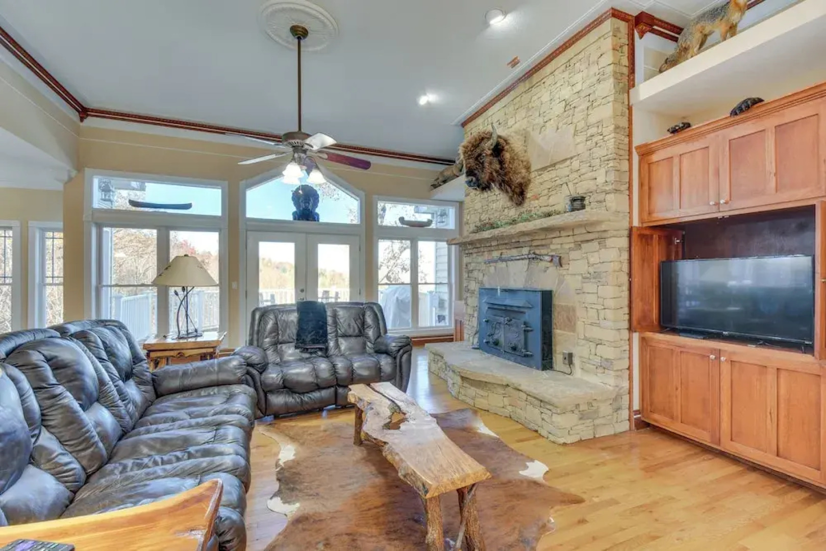 Blairsville Mansion w/ Hot Tub, Casino + Games!