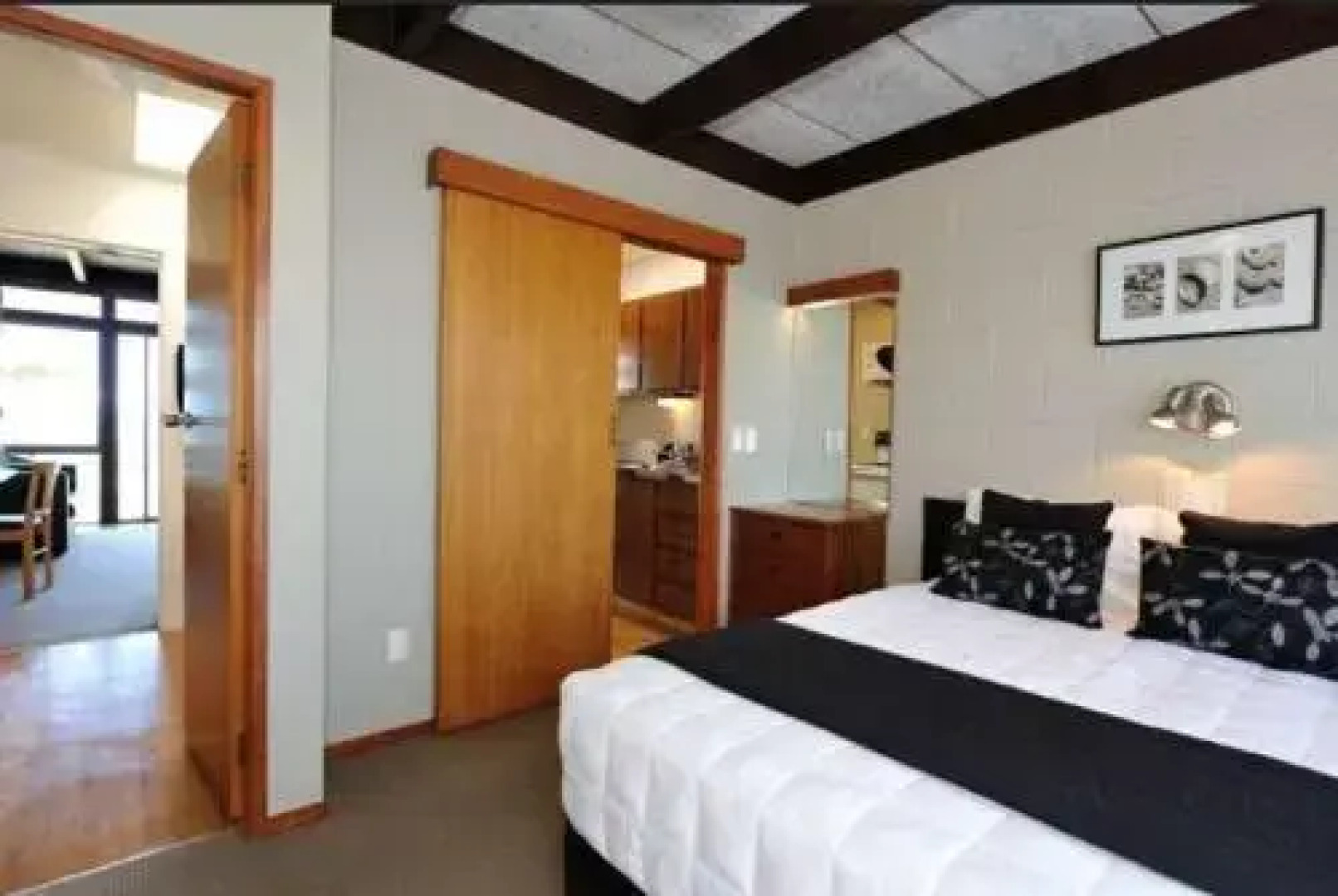 Whispering Sands Motel