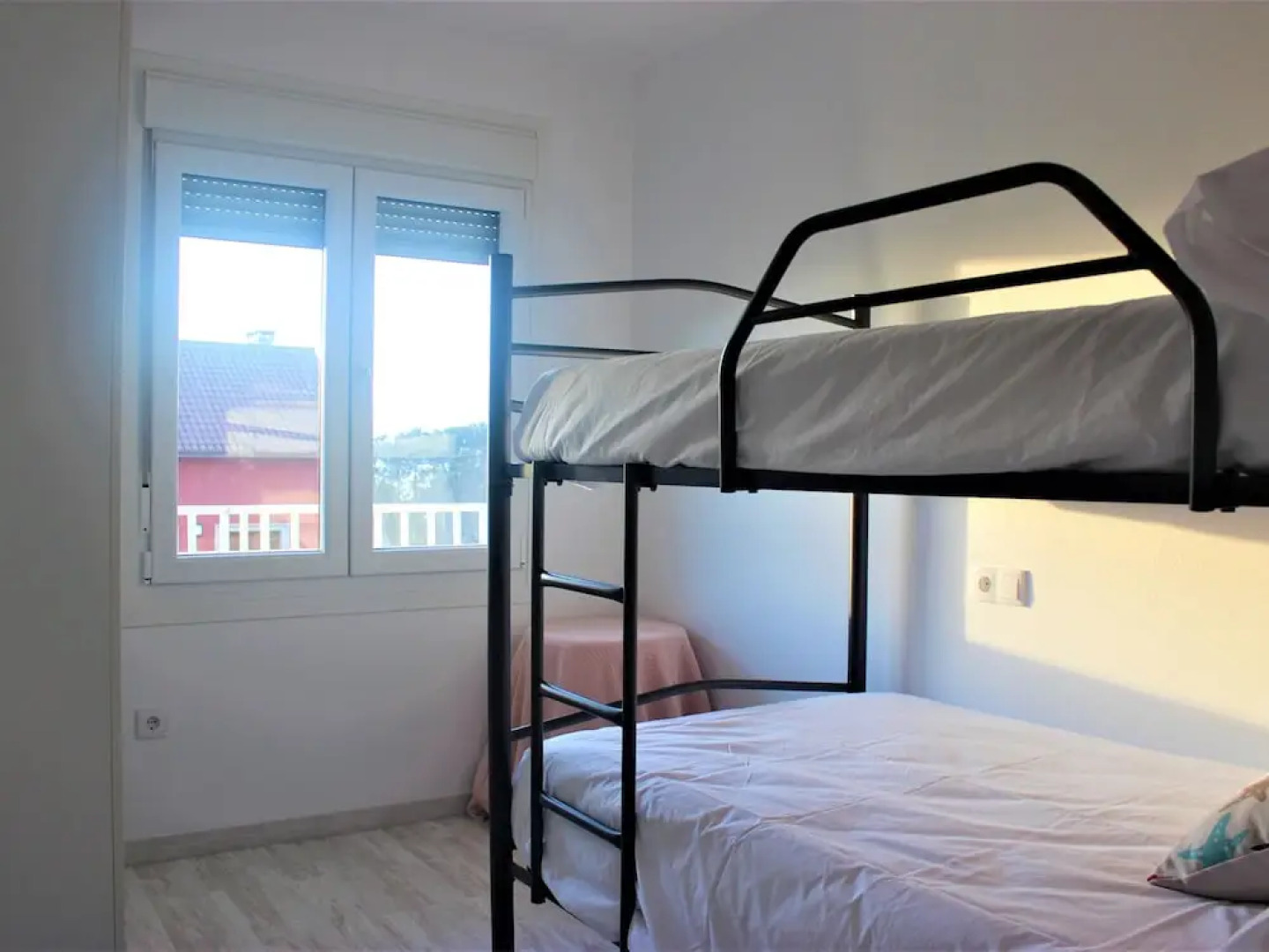 Spacious and Sunny Apartment With Garden Directly on the Beach of Aguieira