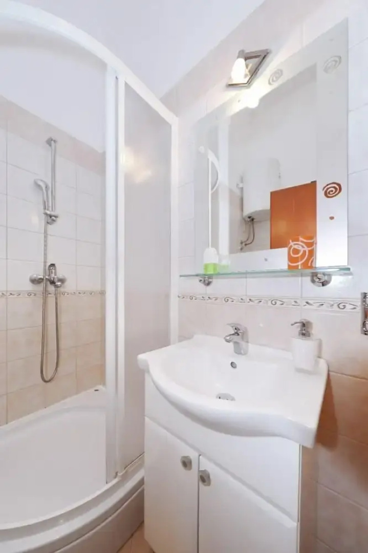 Suzana - Green Oasis - A2