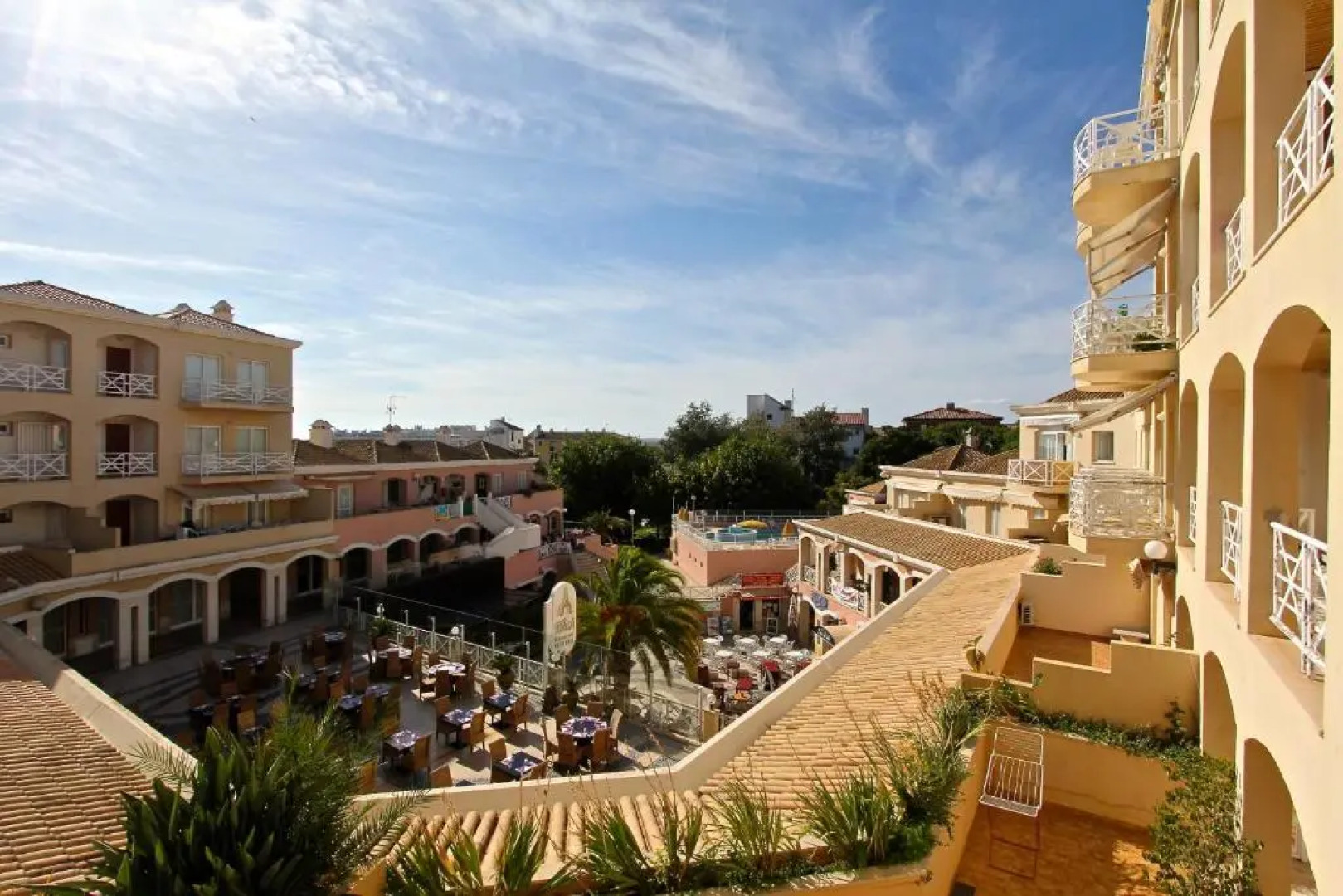 Vila Lusa Marina by Clever Details