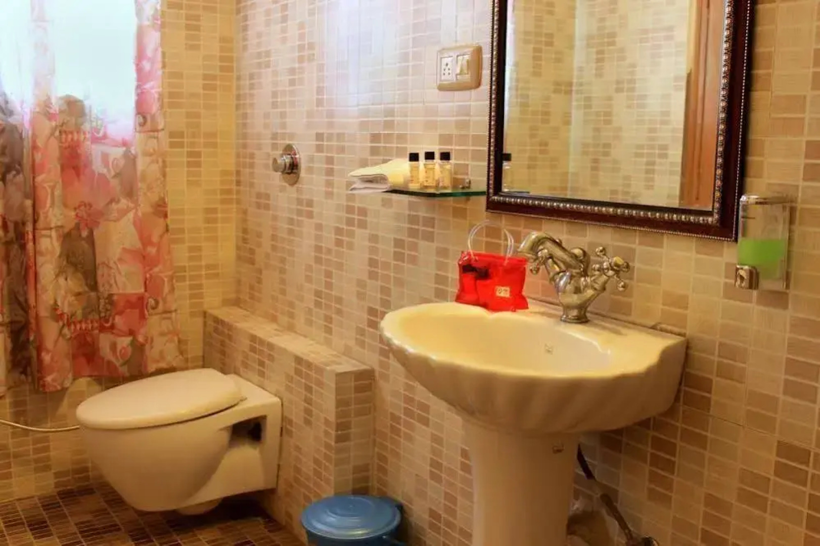 Oyo Rooms Saheliyon Ki Bari