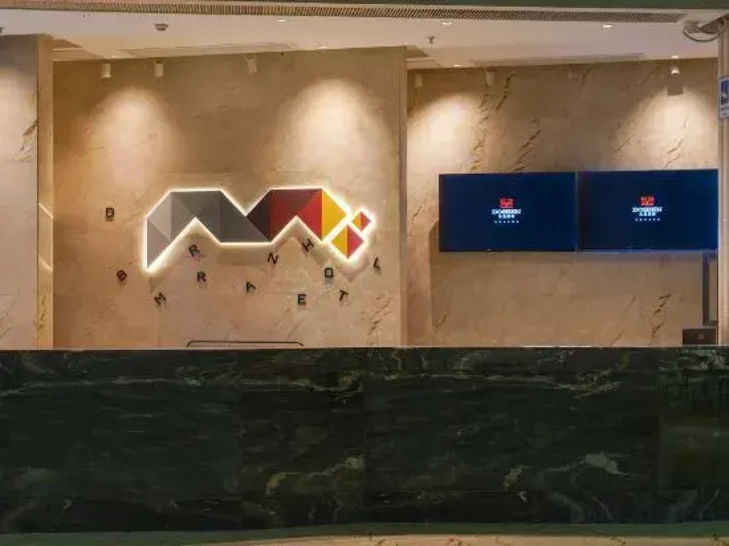 Huajian International Hotel