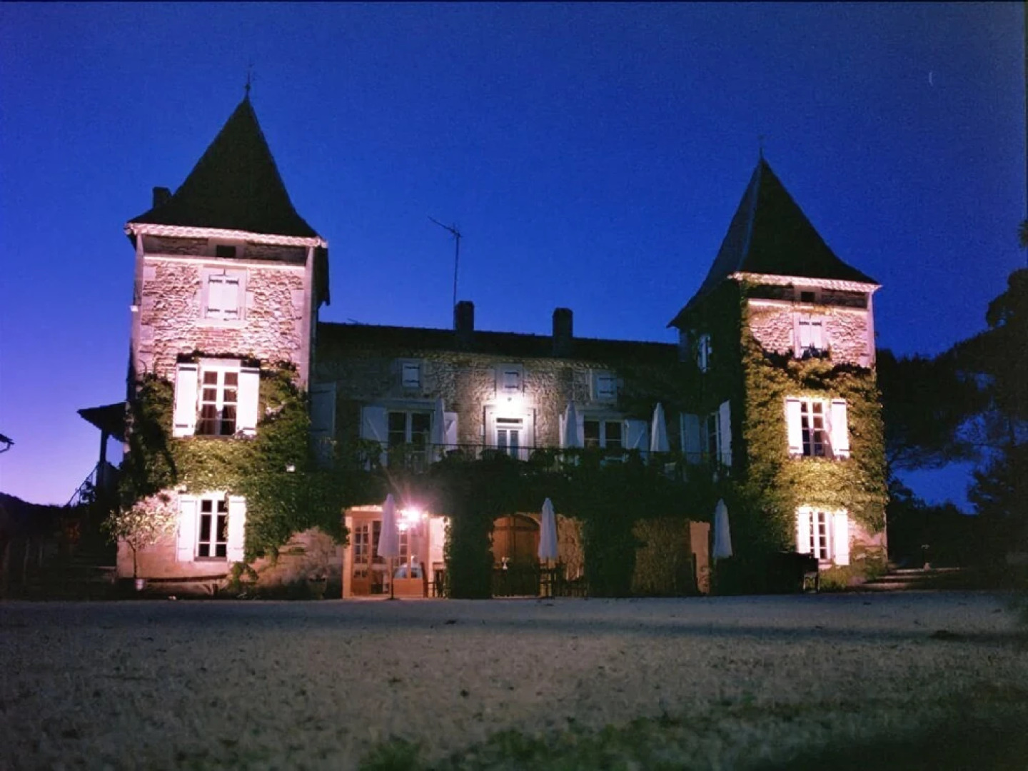 Wonderful location for weddings and parties by French château