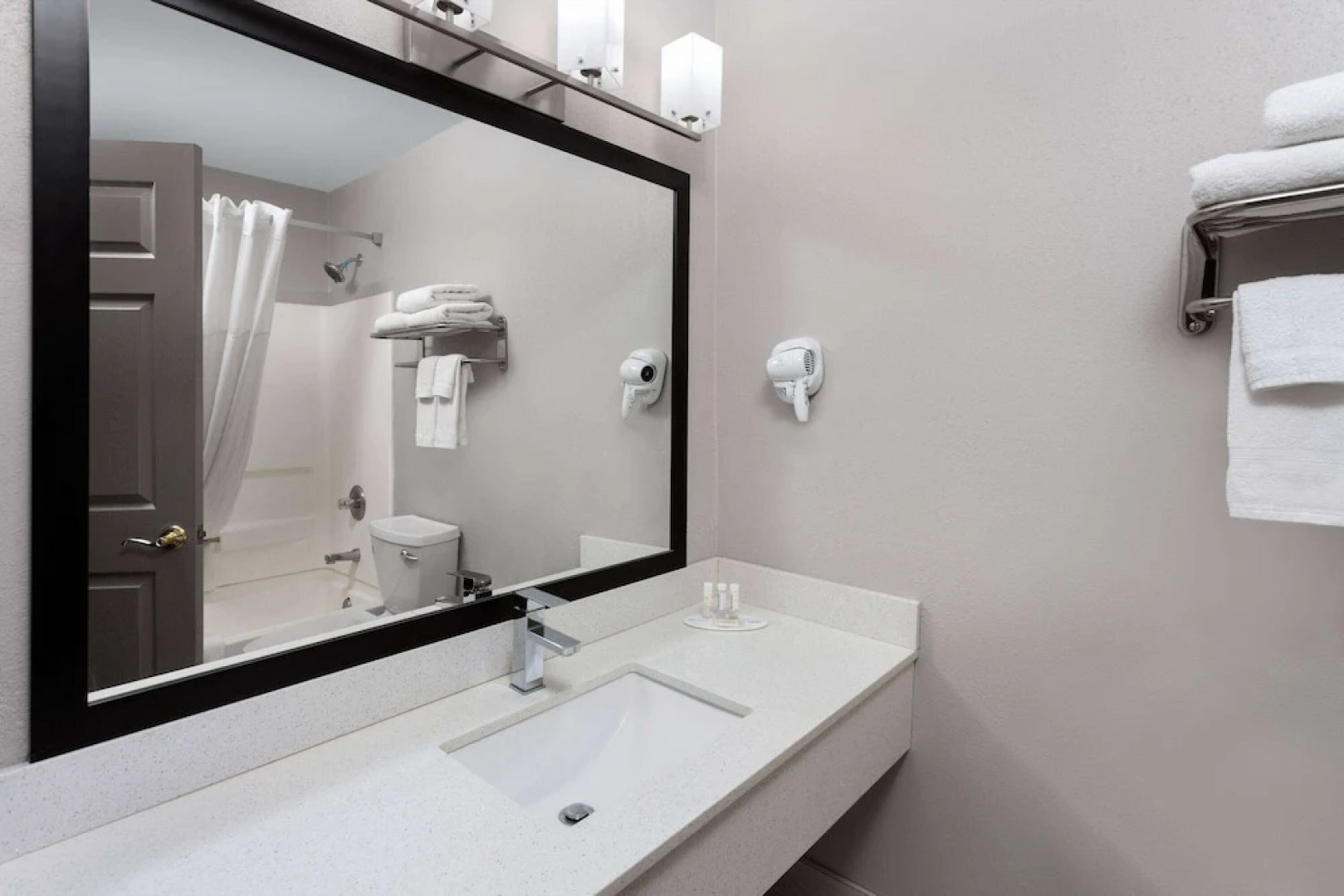 Days Inn And Suites Sellersburg